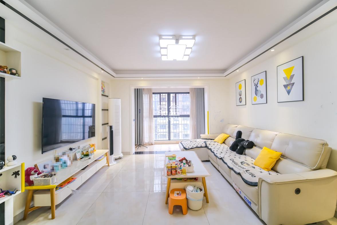 花样年华  4室2厅2卫    96.8万 花样年华  4室2厅2卫    96.8万客厅