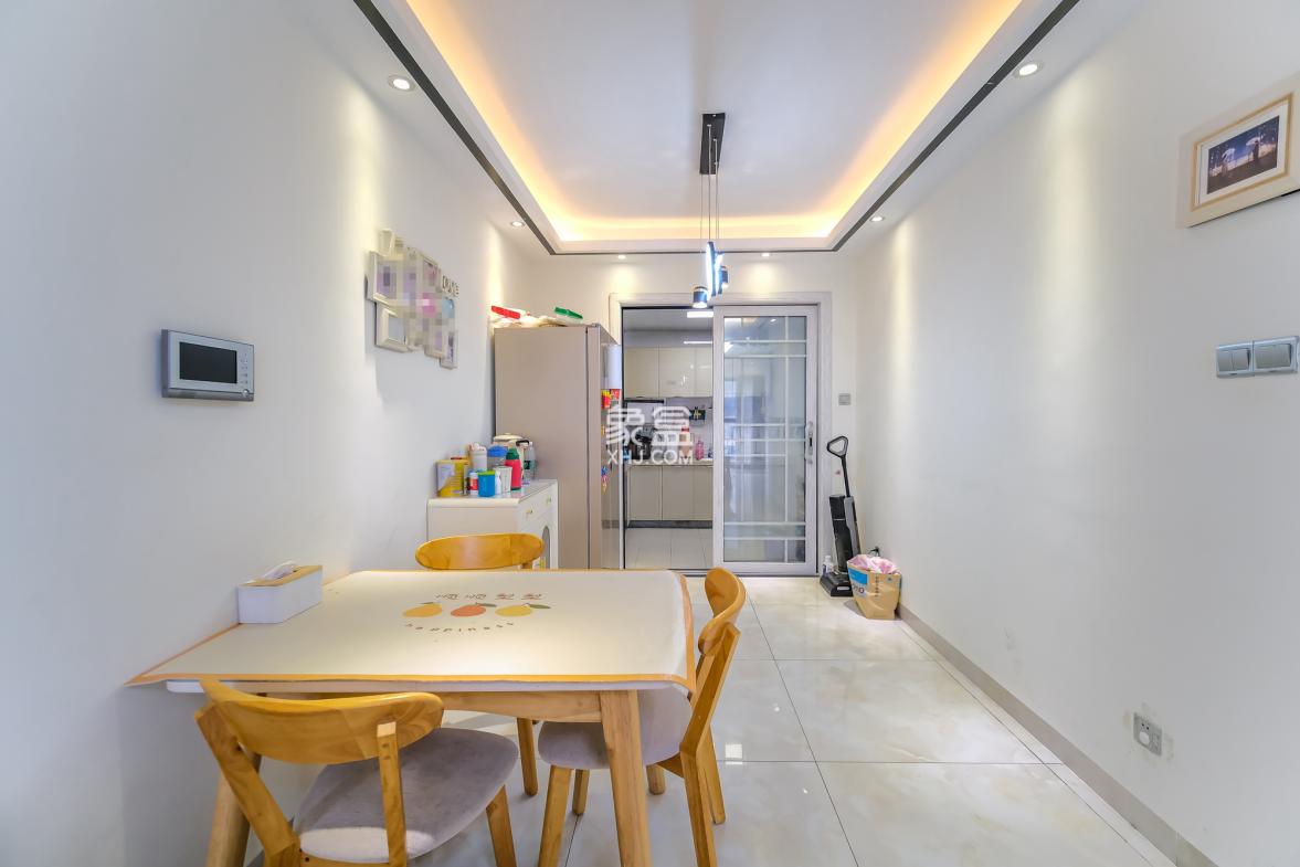 花样年华  4室2厅2卫    96.8万 花样年华  4室2厅2卫    96.8万客厅