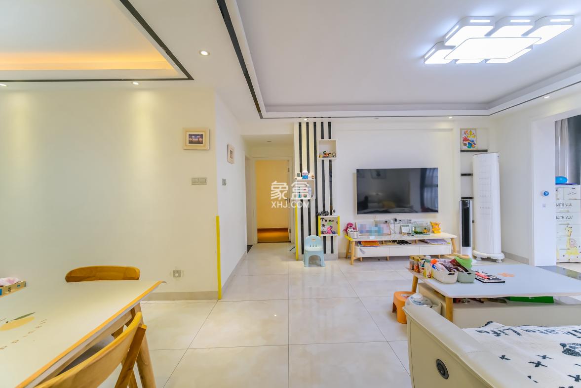 花样年华  4室2厅2卫    96.8万 花样年华  4室2厅2卫    96.8万客厅