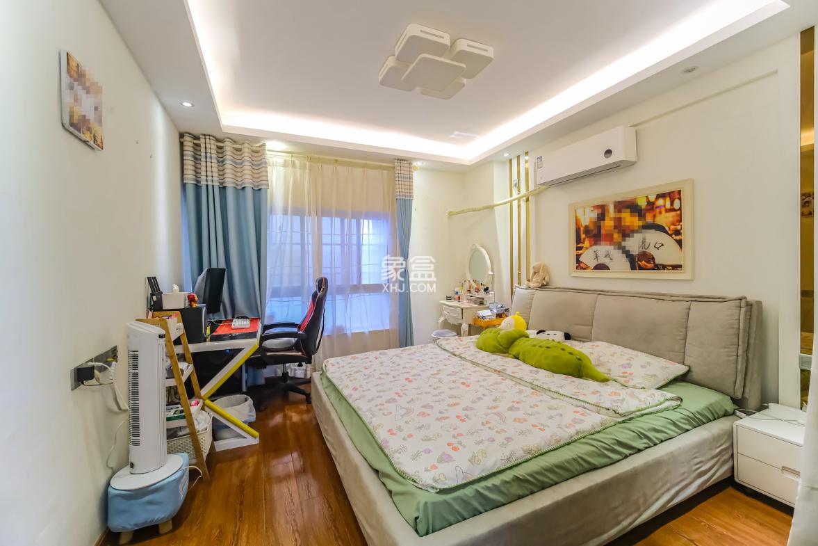 花样年华  4室2厅2卫    96.8万 花样年华  4室2厅2卫    96.8万卧室