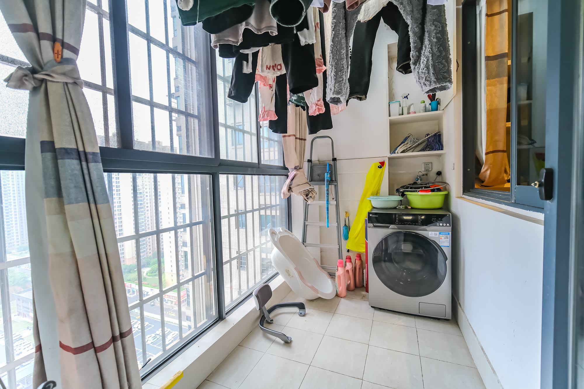 花样年华  4室2厅2卫    96.8万 花样年华  4室2厅2卫    96.8万阳台