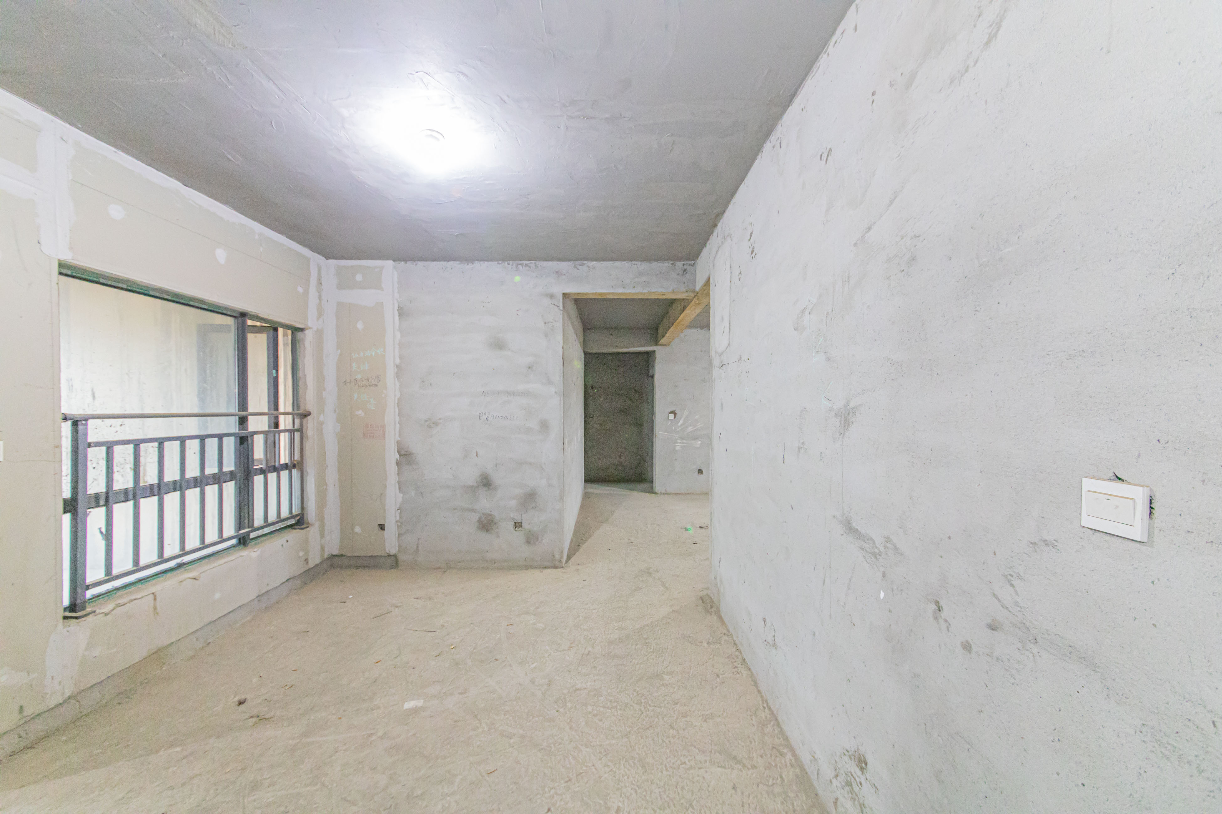 东能华府 4室2厅2卫 112.0万 东能华府 4室2厅2卫 112.0万客厅