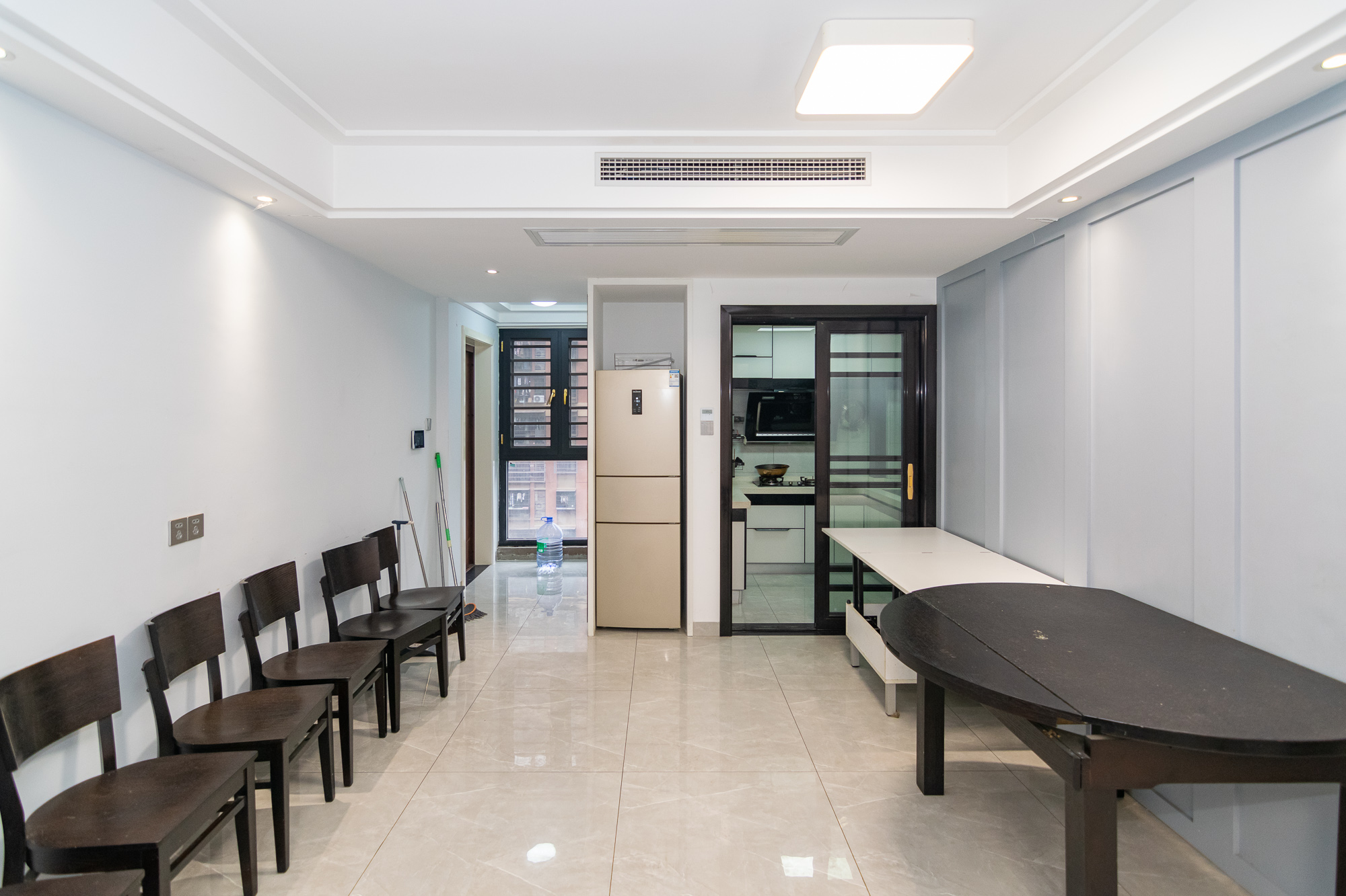 新城国际花都  4室2厅2卫    86.0万客厅