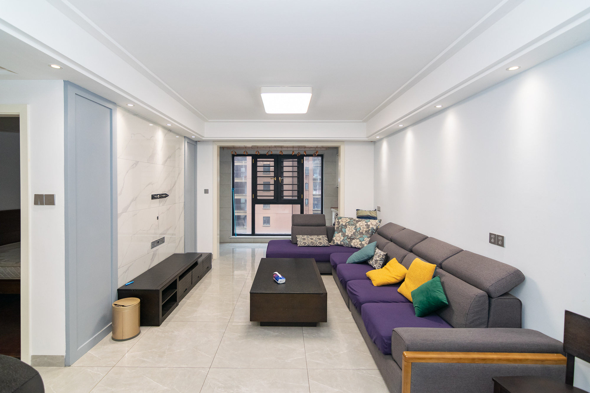 新城国际花都  4室2厅2卫    86.0万客厅