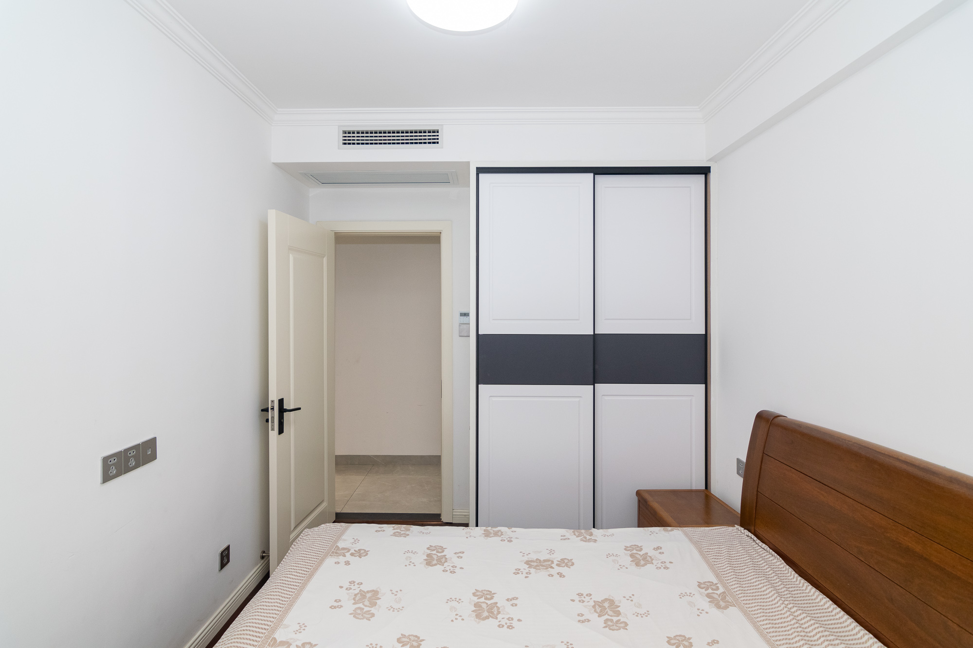 新城国际花都  4室2厅2卫    86.0万卧室