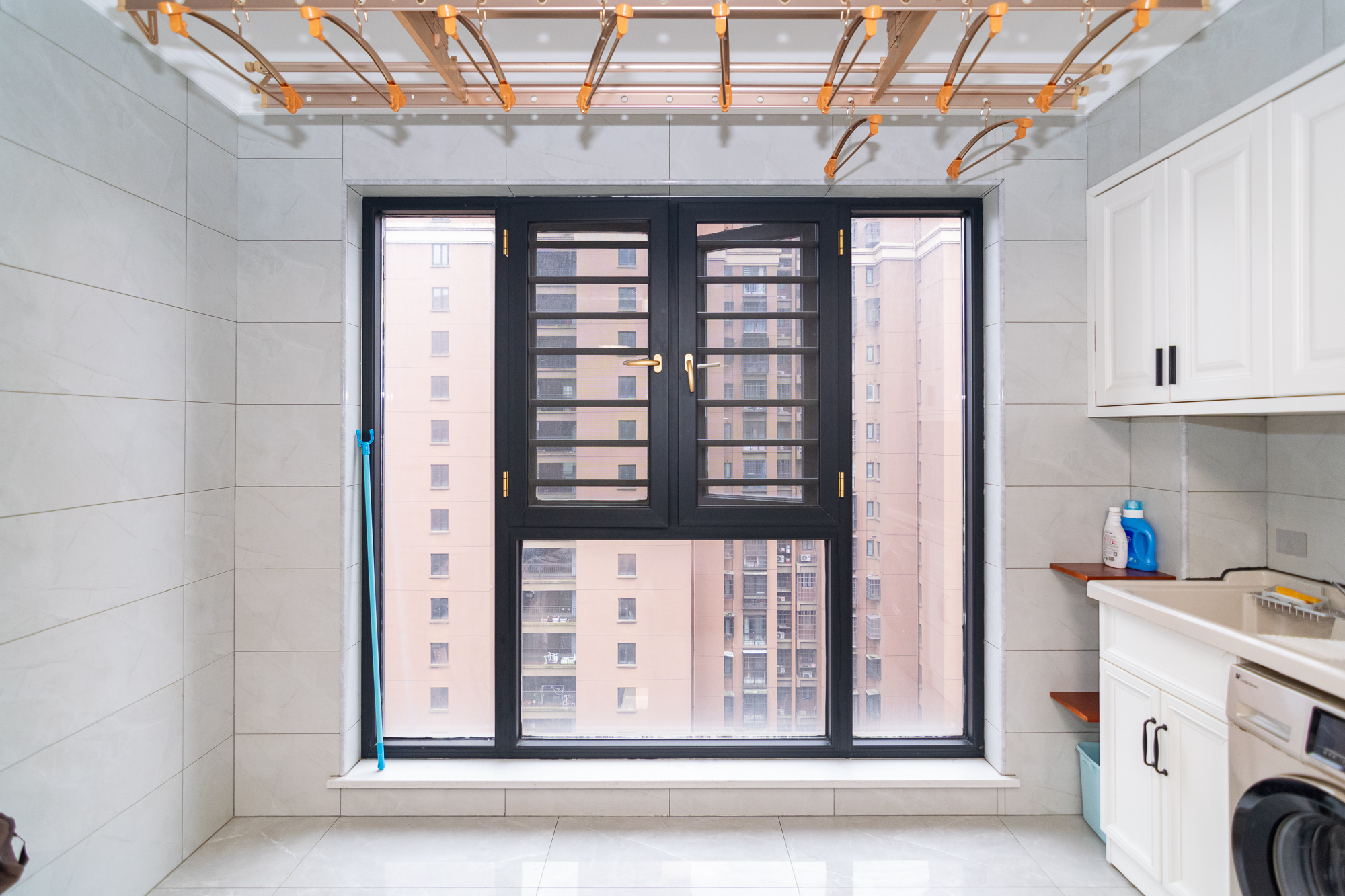 新城国际花都  4室2厅2卫    86.0万阳台