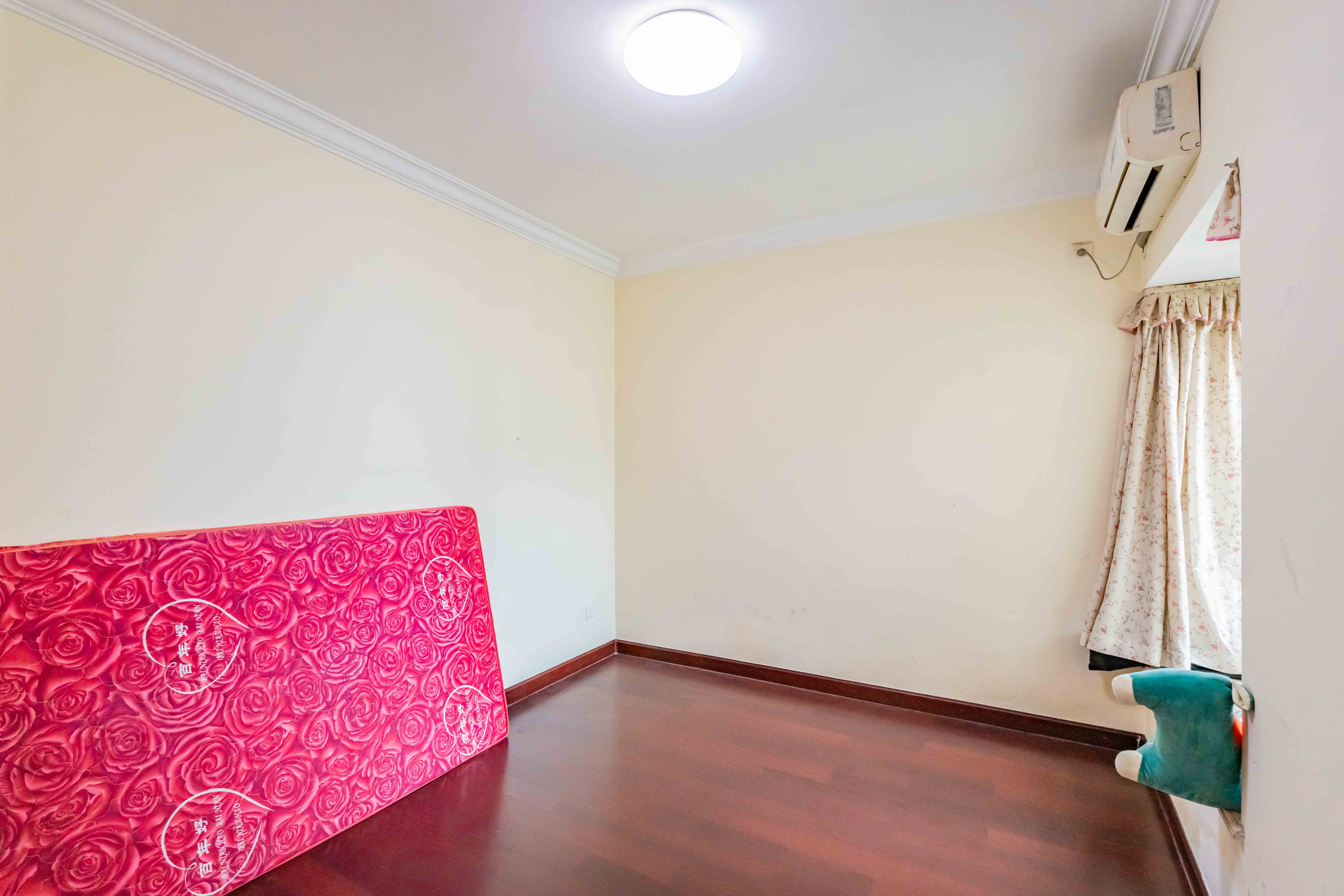 恒大雅苑 3室2厅1卫 102.0万 恒大雅苑 3室2厅1卫 102.0万卧室