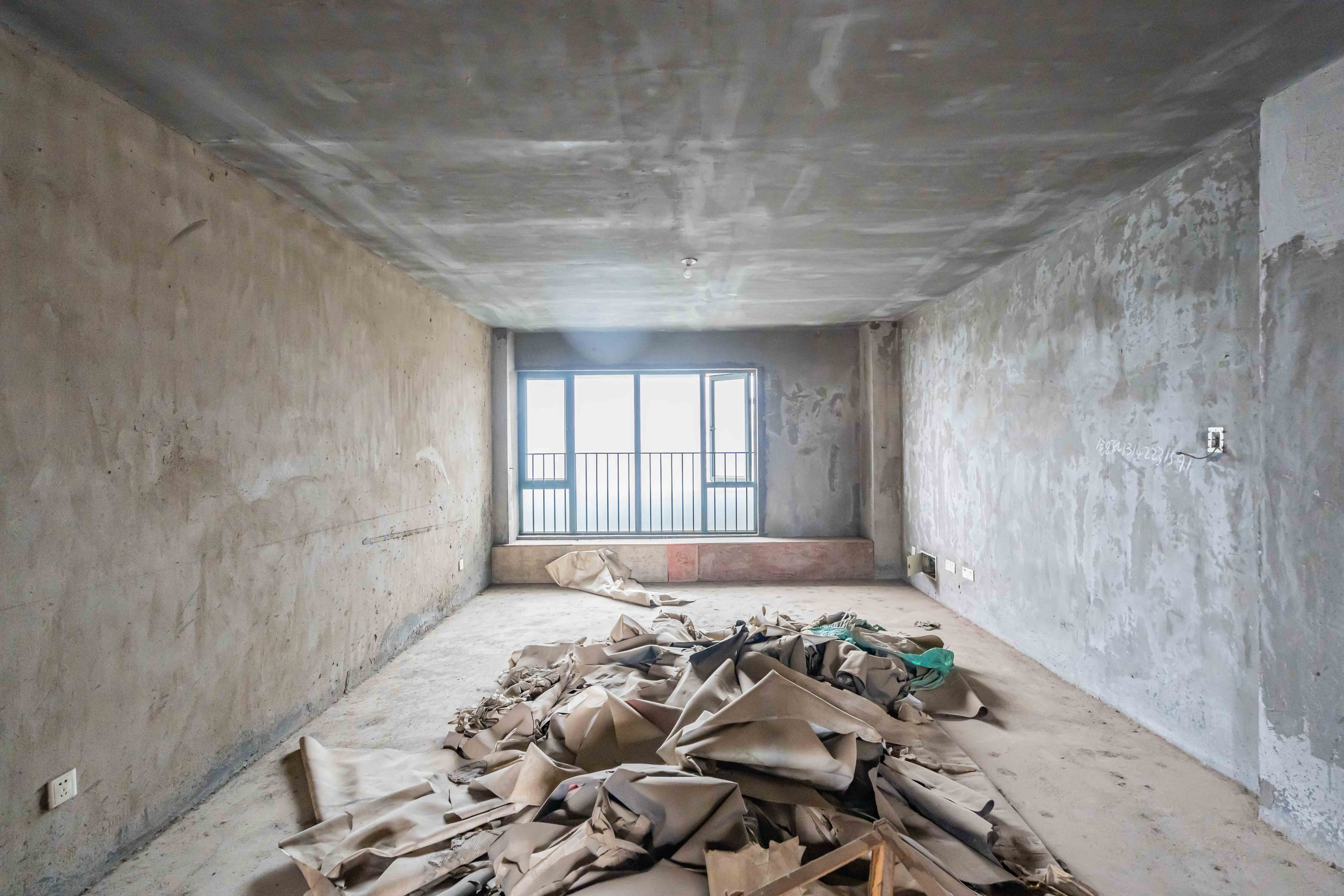 维一星城原山苑  3室2厅2卫    110.0万客厅