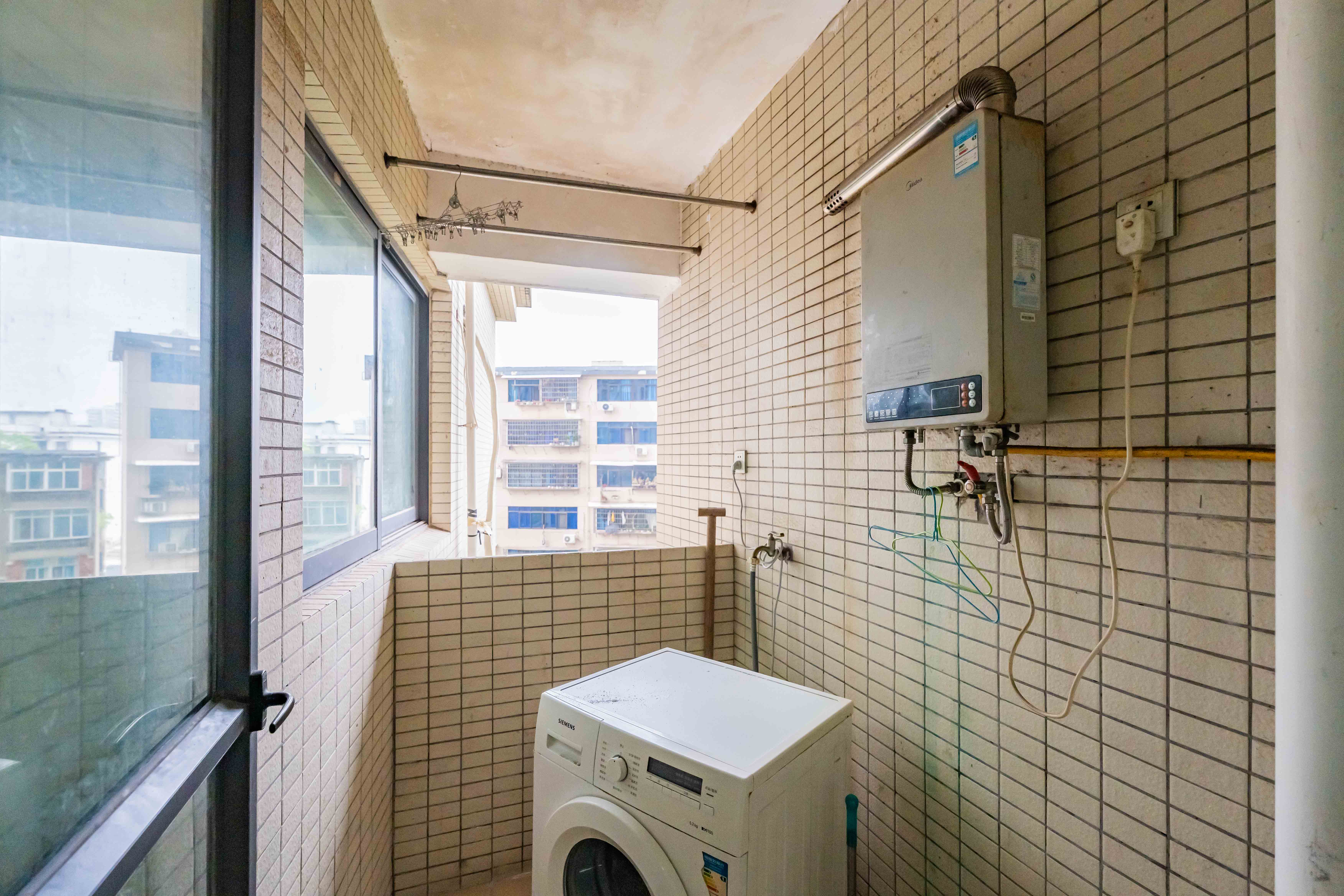 兰亭峰景  3室2厅1卫    70.0万阳台