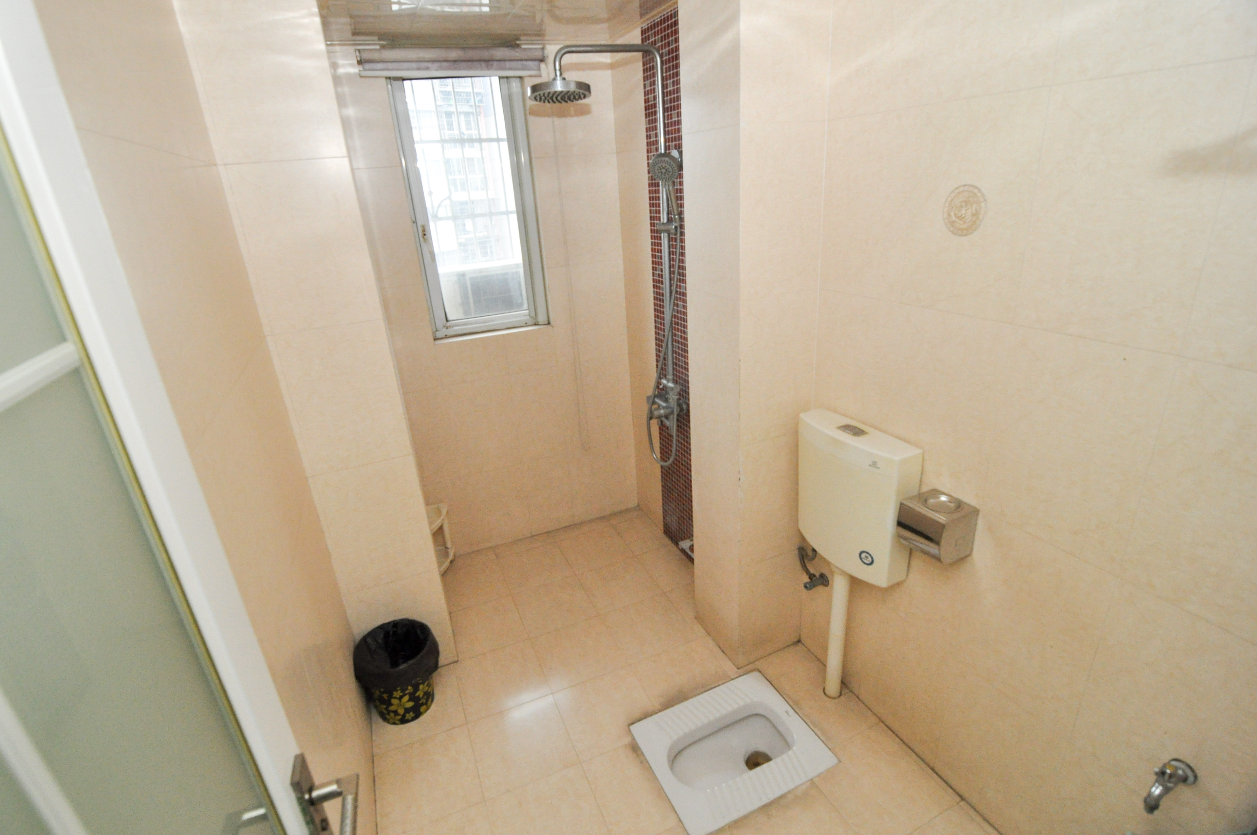 玛依拉山庄  3室2厅2卫   140.00万卫生间