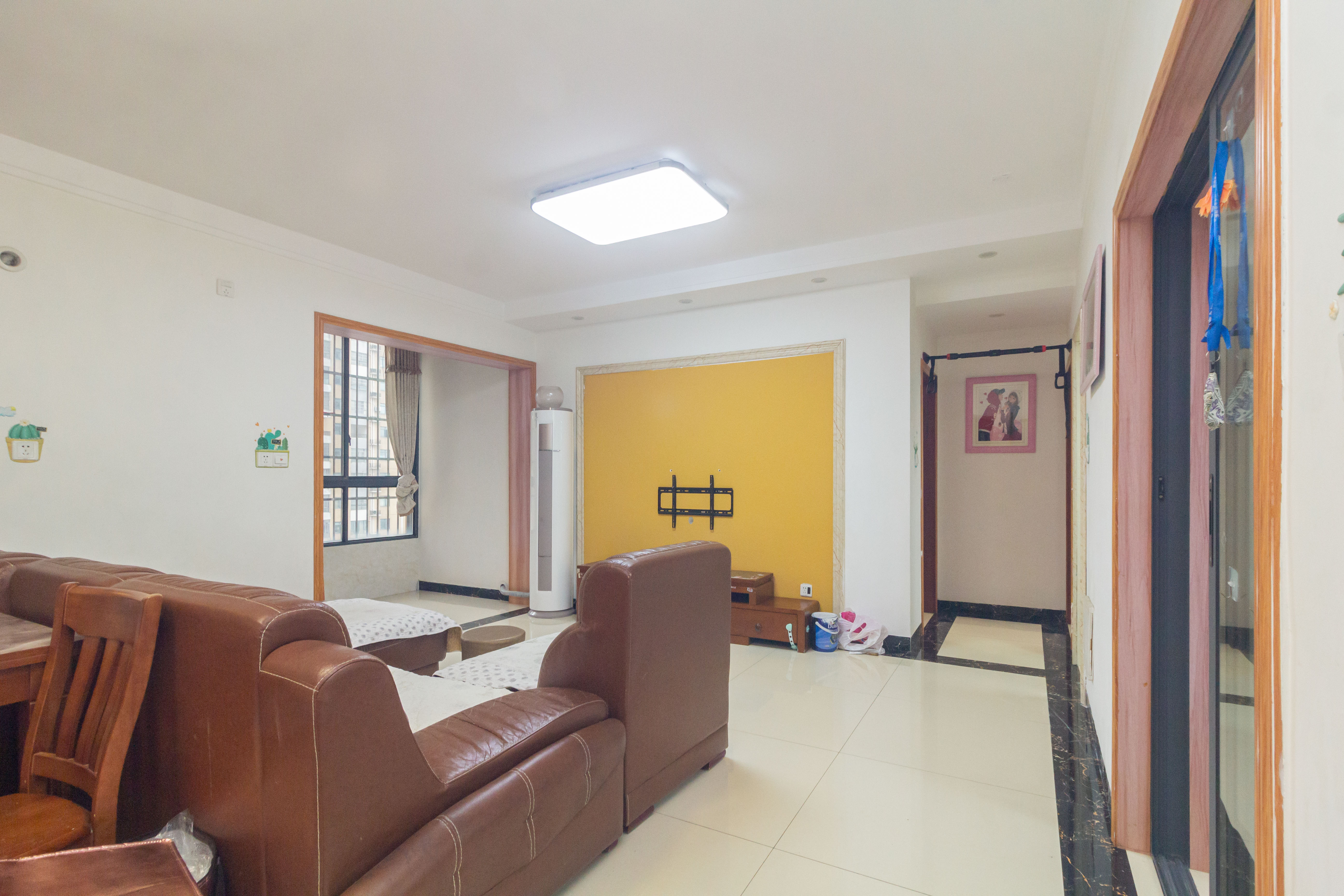 中国铁建国际城二期 3室2厅1卫 63.8万 中国铁建国际城二期 3室2厅1卫 63.8万客厅