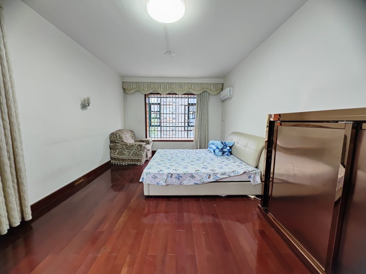 海创明珠花园 4室2厅2卫 90.0万 海创明珠花园 4室2厅2卫 90.0万室内图