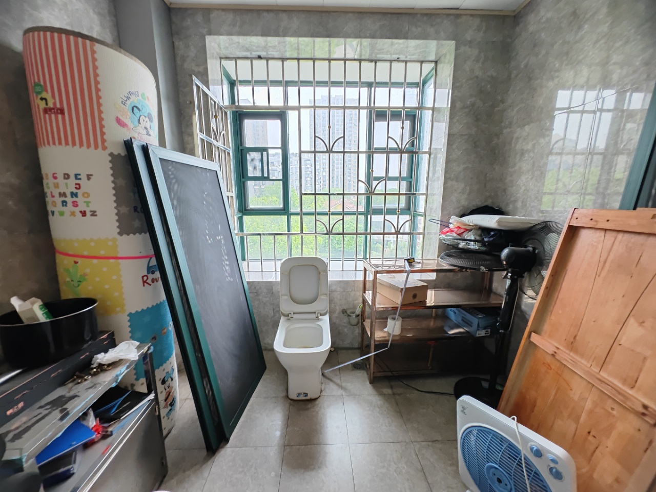 海创明珠花园 4室2厅2卫 90.0万 海创明珠花园 4室2厅2卫 90.0万室内图