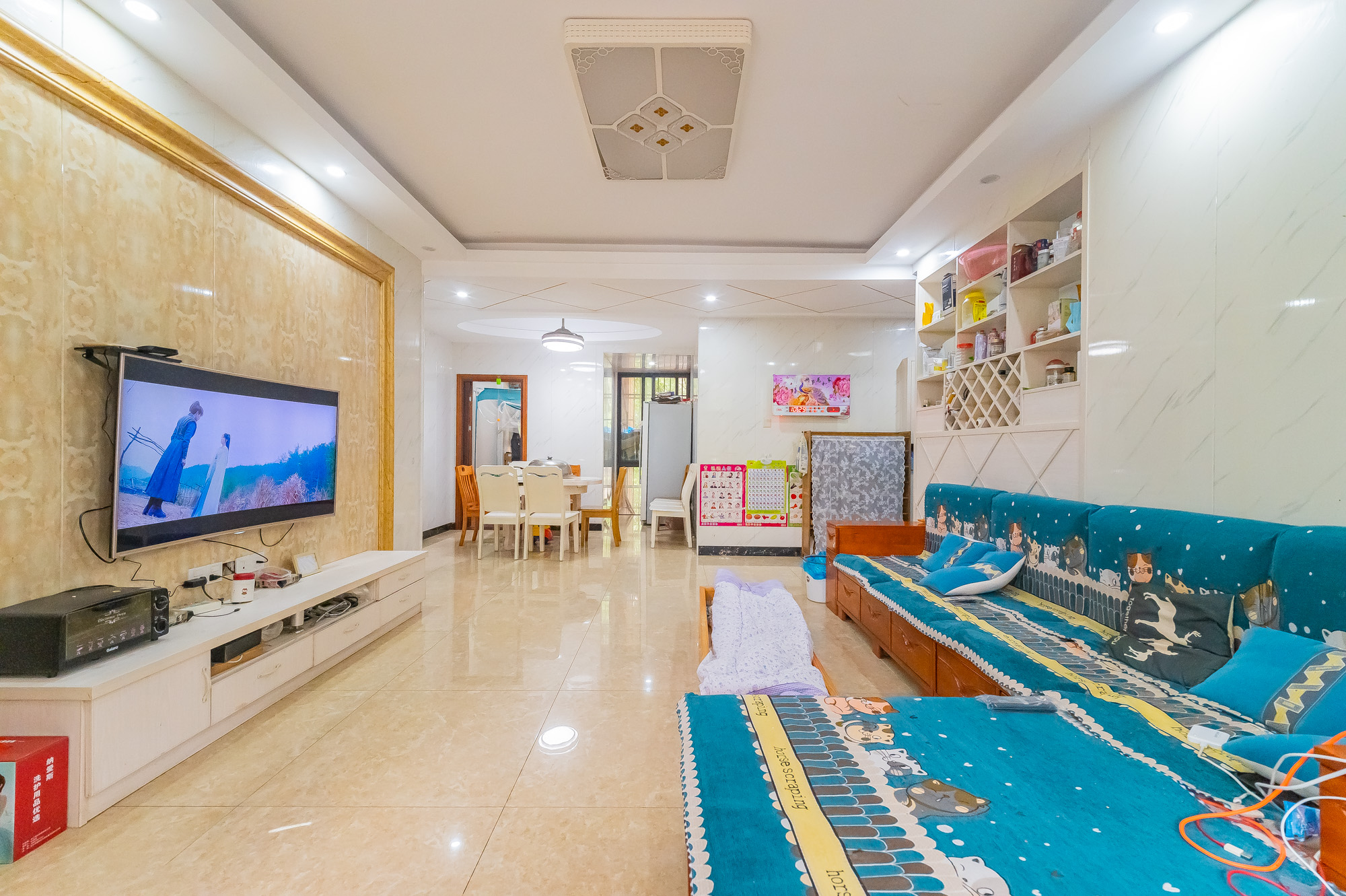 爱琴海岸 4室2厅2卫 75.0万 爱琴海岸 4室2厅2卫 75.0万客厅