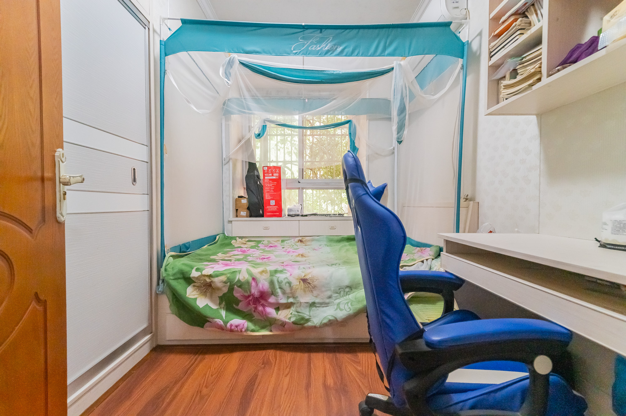 爱琴海岸 4室2厅2卫 75.0万 爱琴海岸 4室2厅2卫 75.0万卧室