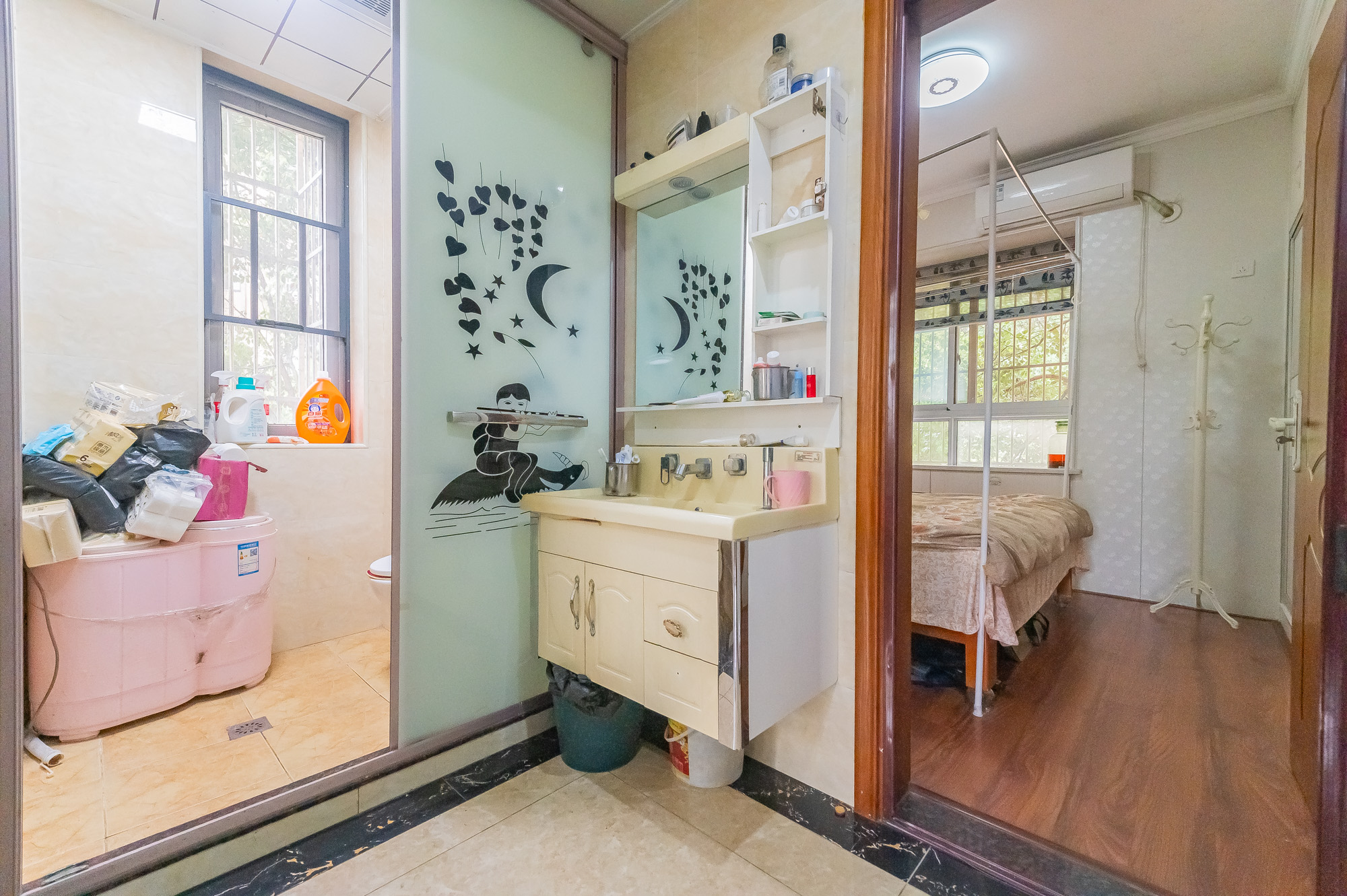 爱琴海岸 4室2厅2卫 75.0万 爱琴海岸 4室2厅2卫 75.0万卫生间