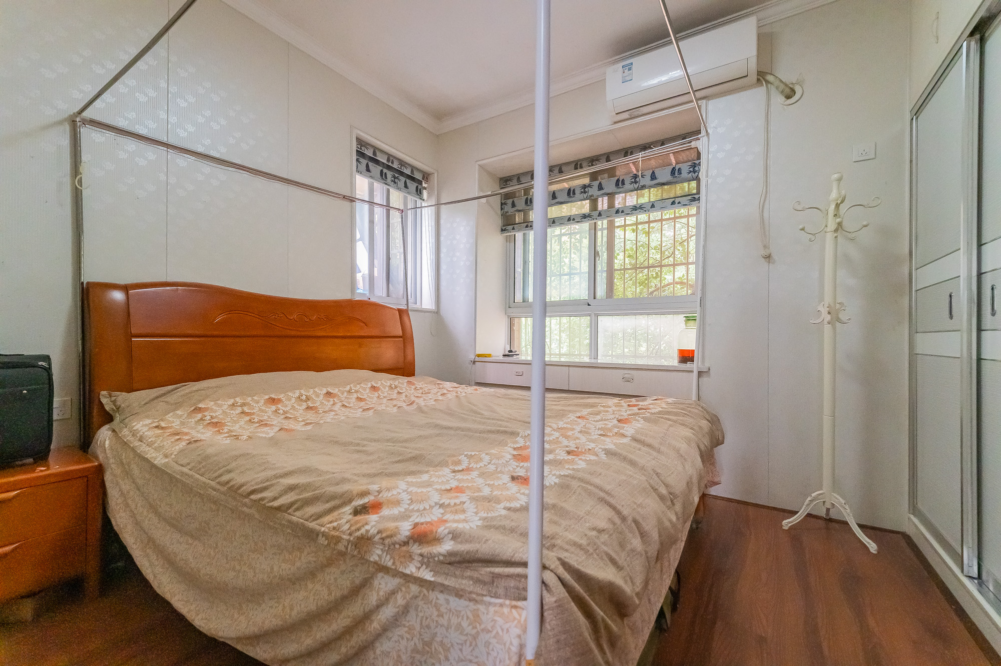 爱琴海岸 4室2厅2卫 75.0万 爱琴海岸 4室2厅2卫 75.0万卧室