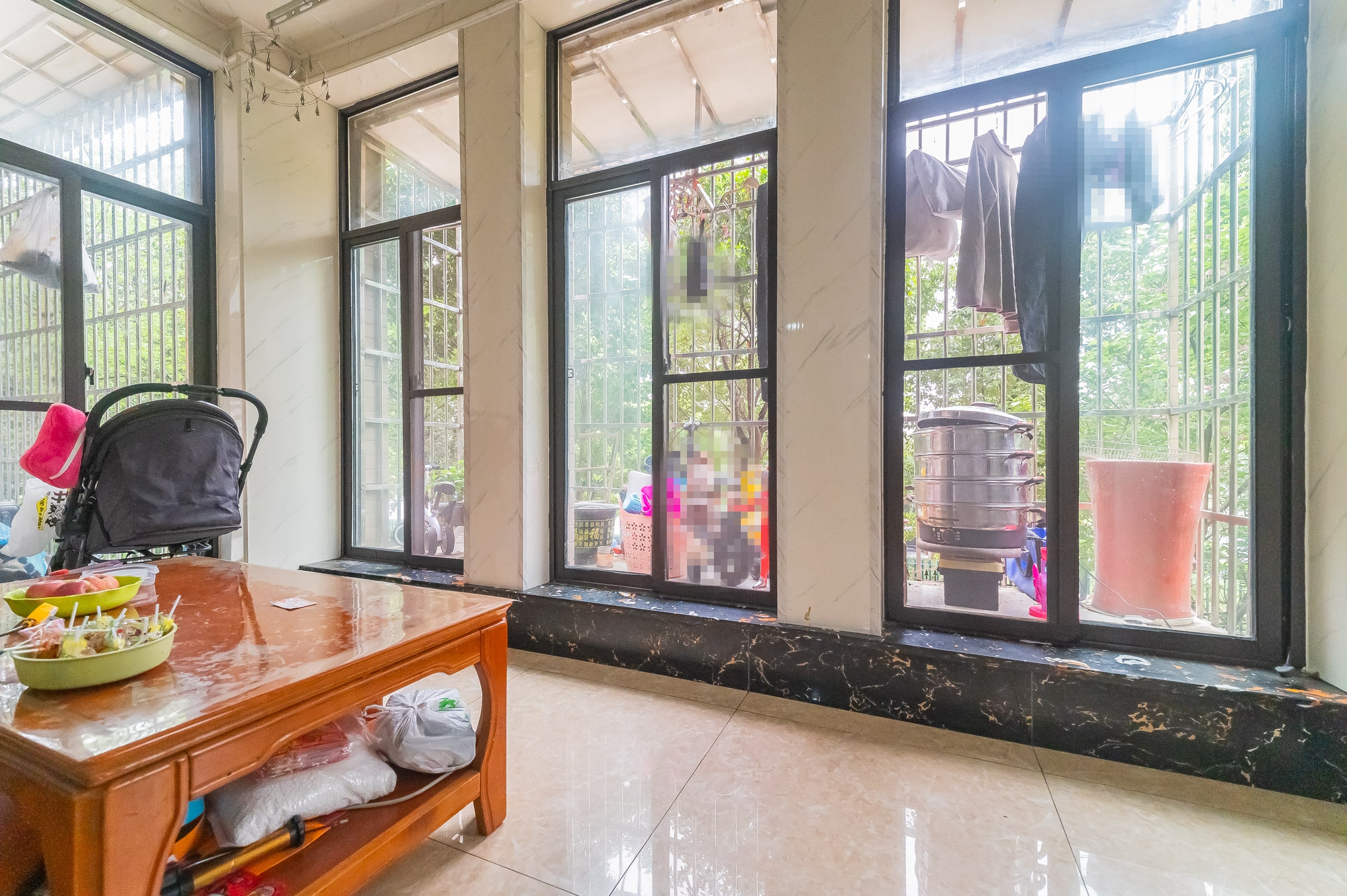 爱琴海岸 4室2厅2卫 75.0万 爱琴海岸 4室2厅2卫 75.0万阳台