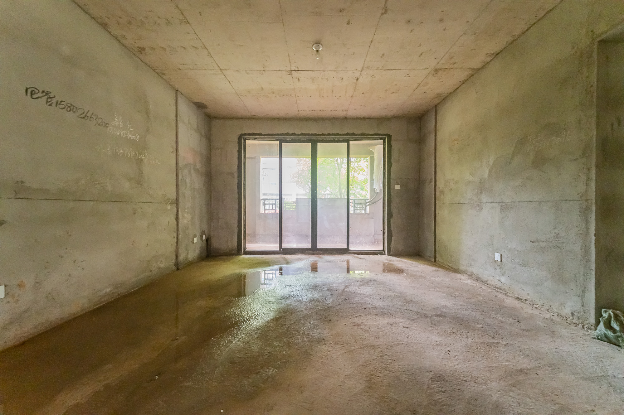 星湖湾二期洋房  4室2厅2卫    170.0万 星湖湾二期洋房  4室2厅2卫    170.0万客厅