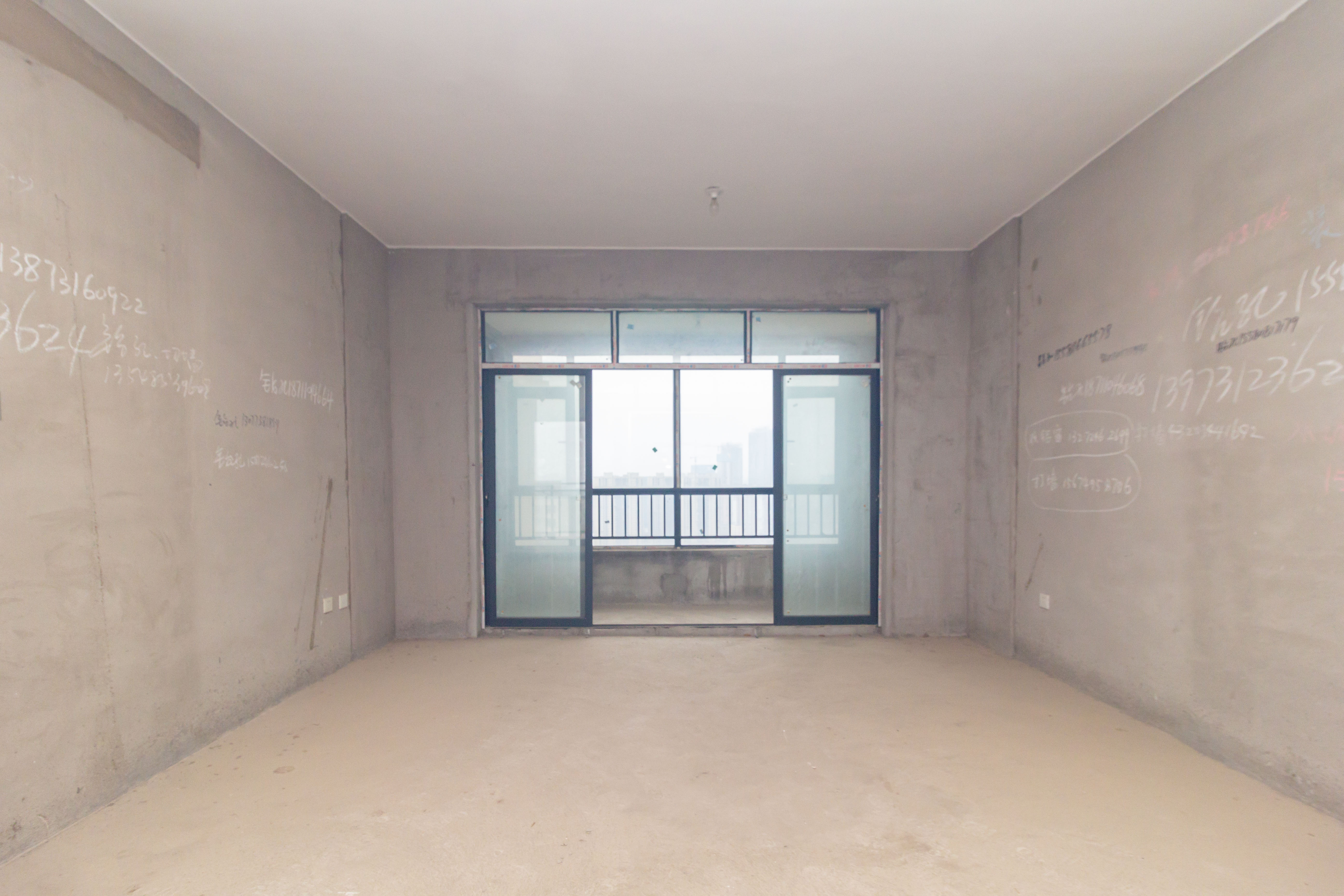 辉煌国际城二期 4室2厅2卫 98.0万 辉煌国际城二期 4室2厅2卫 98.0万客厅