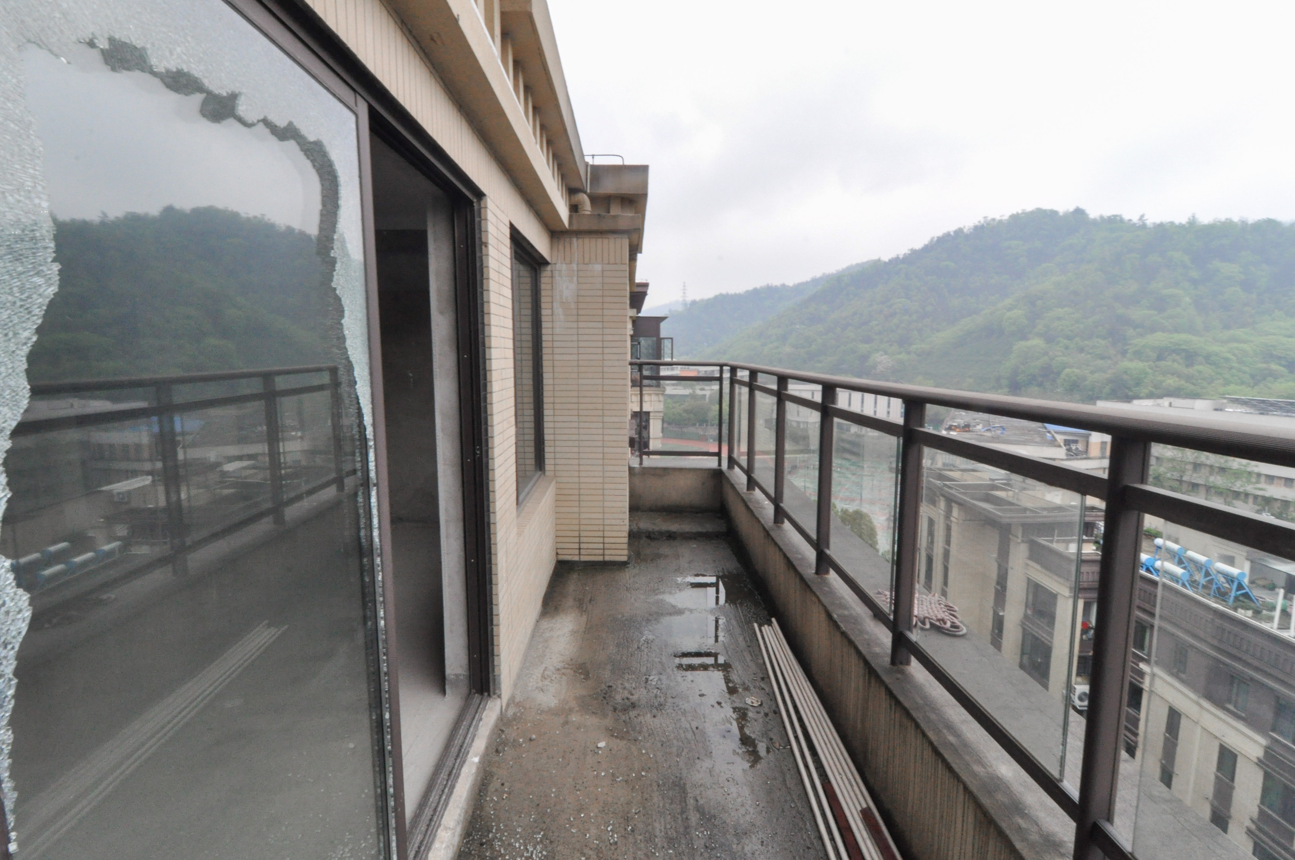 梅溪正荣府  4室2厅1卫   225.00万其他