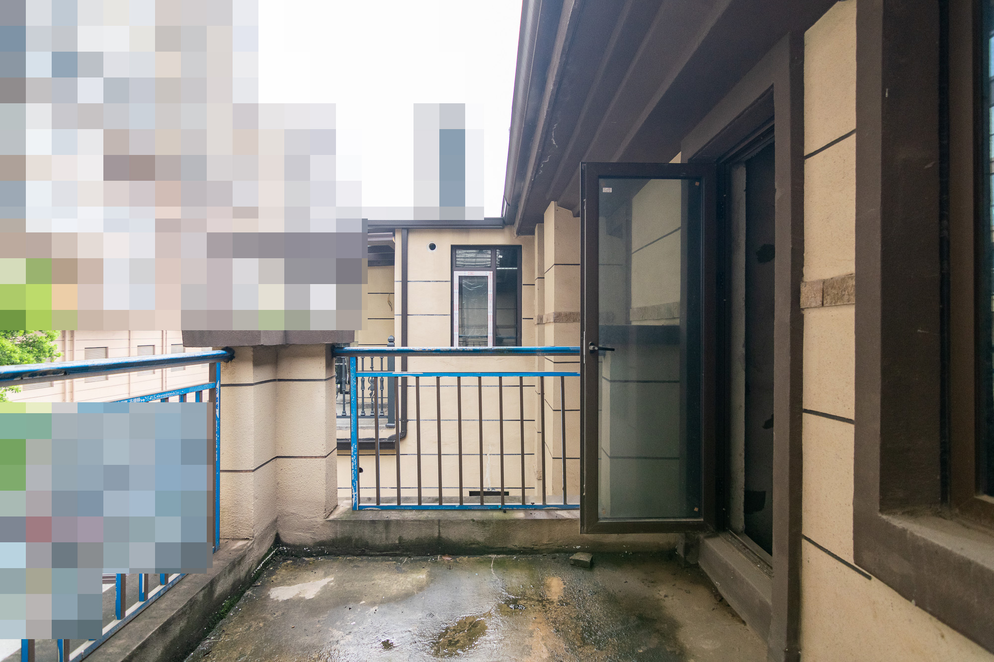 澳海望洲府  5室2厅2卫   240.00万阳台