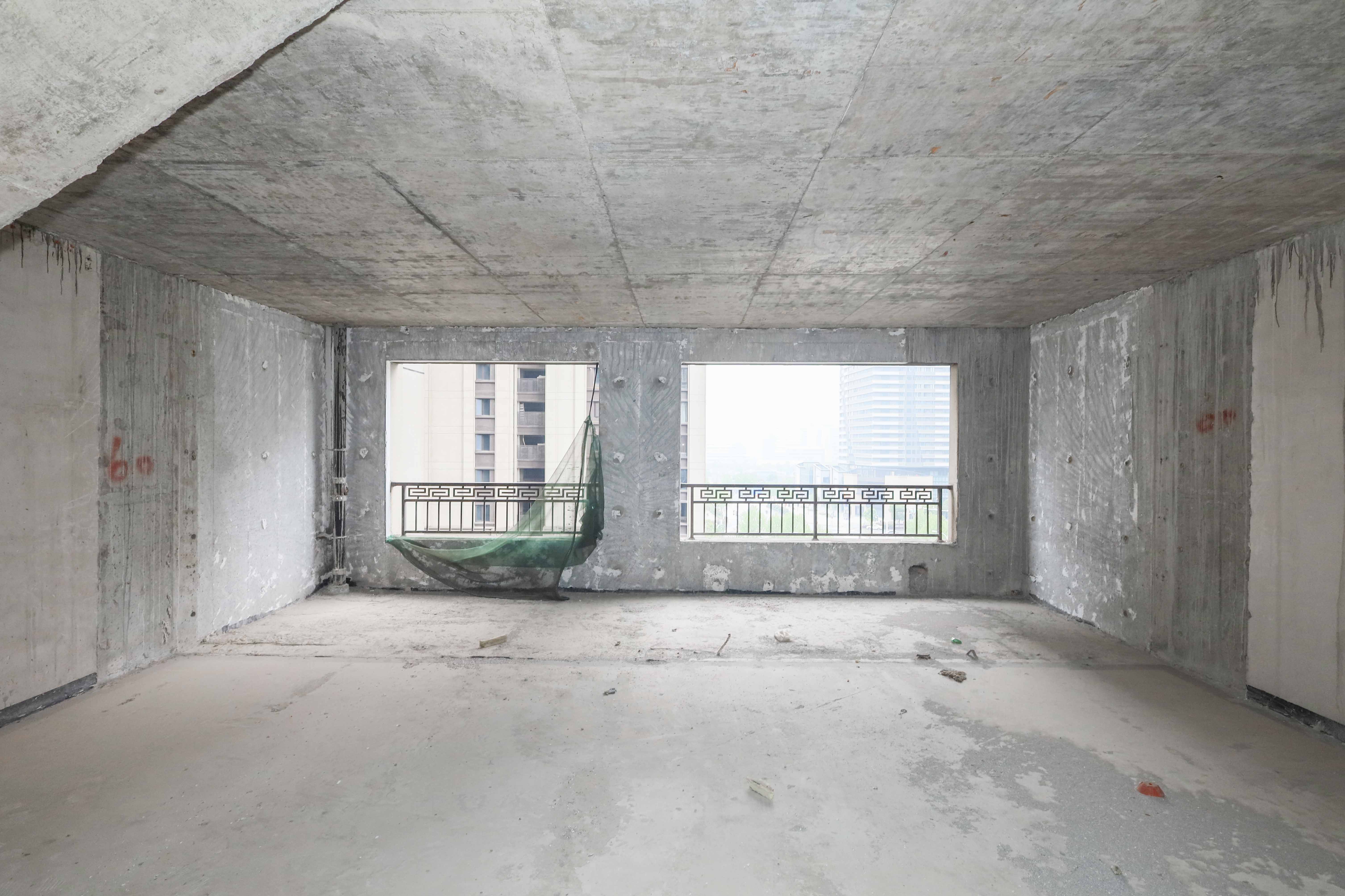 建发央著  4室2厅2卫   223.00万客厅