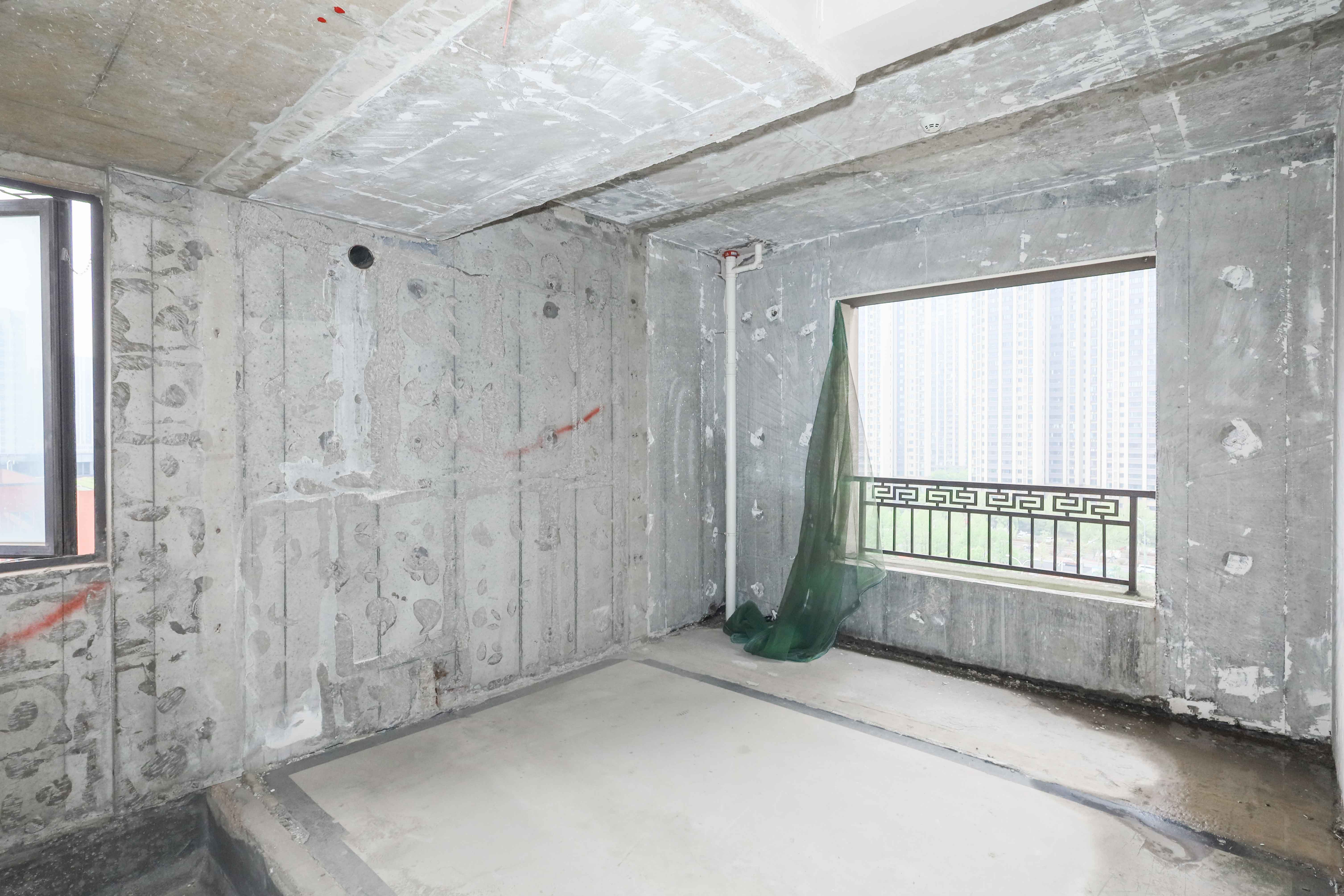 建发央著  4室2厅2卫   223.00万卧室