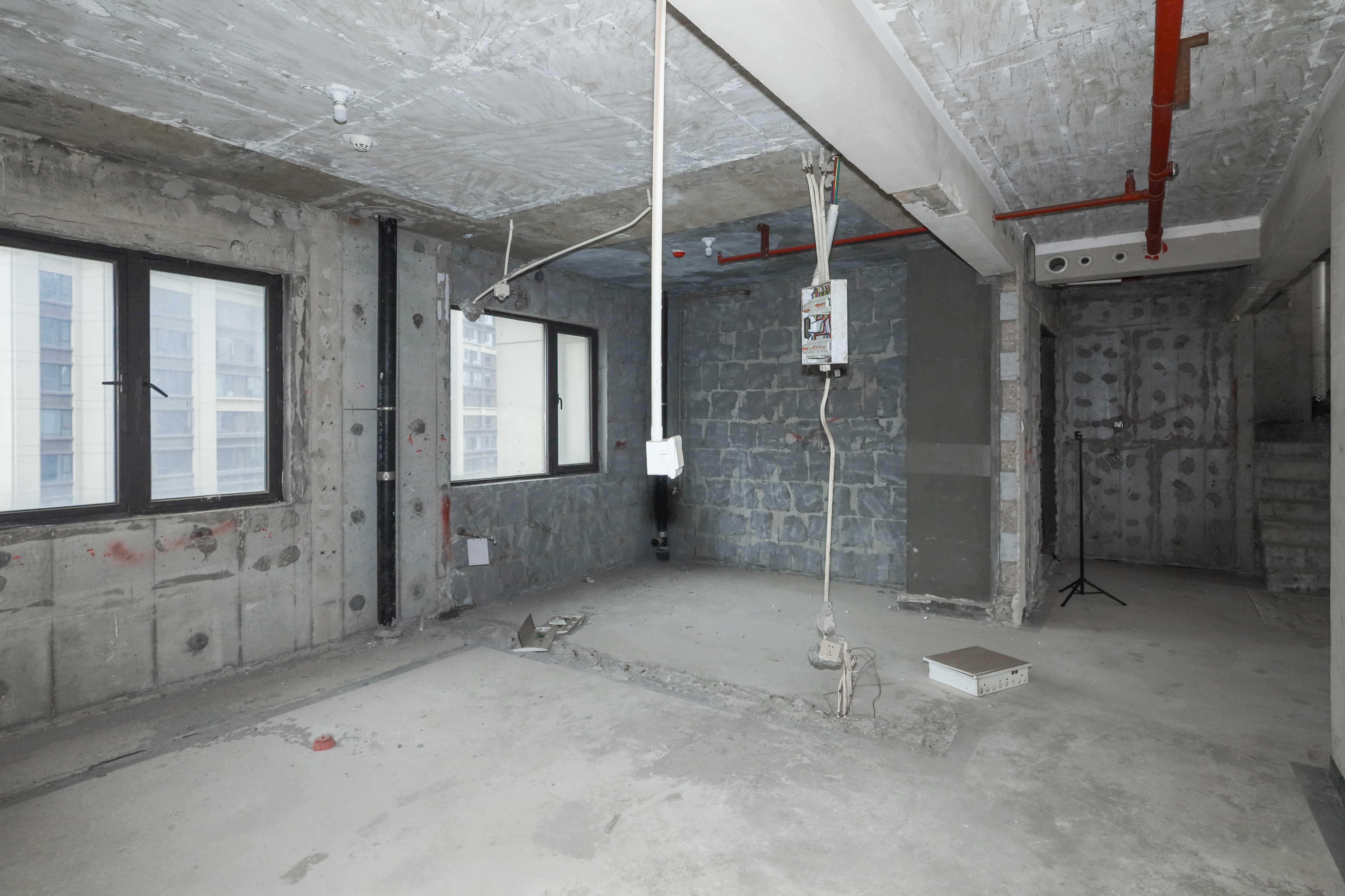 建发央著  4室2厅2卫   223.00万卧室