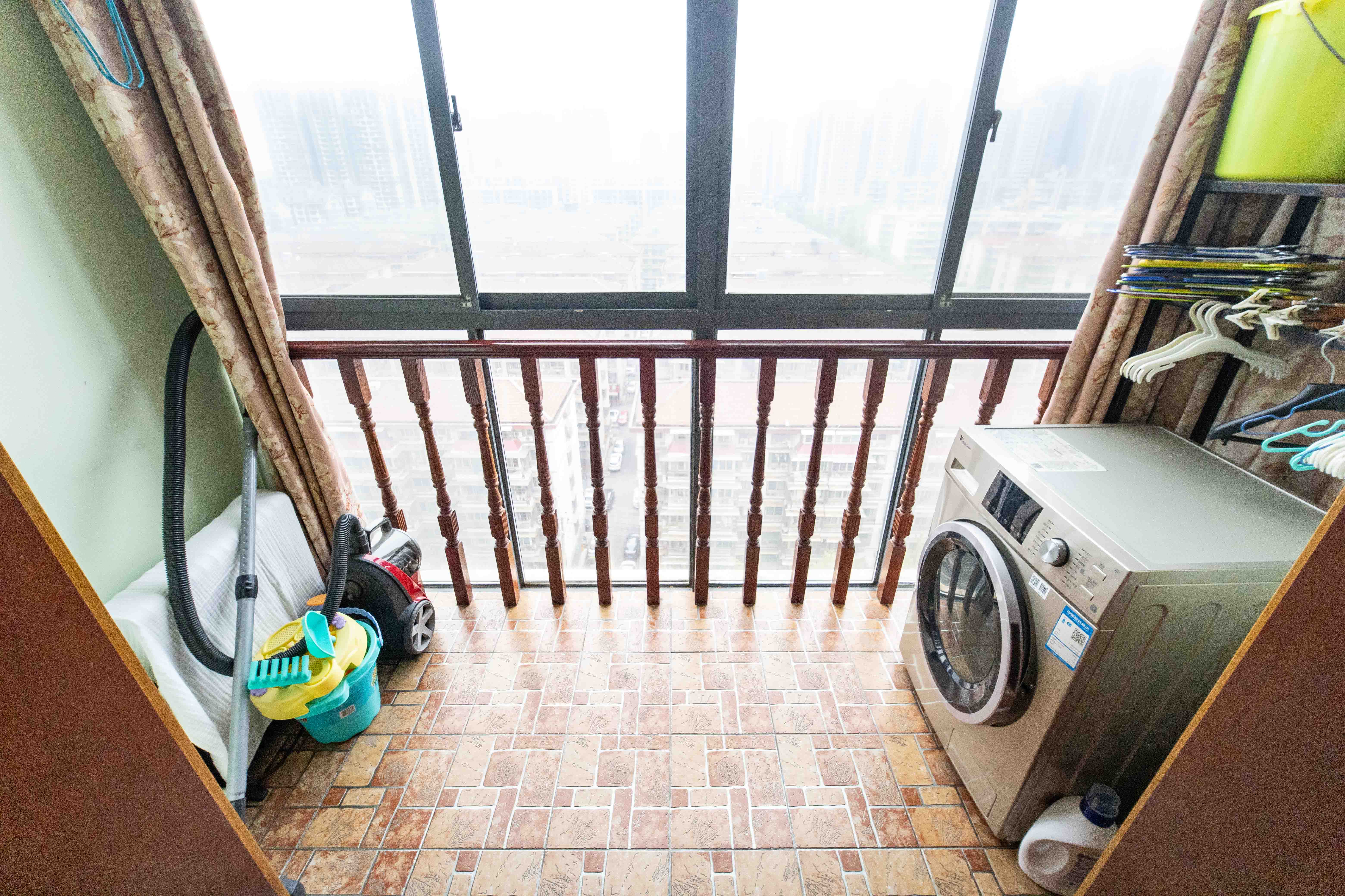 银港水晶城  4室2厅2卫   158.80万阳台