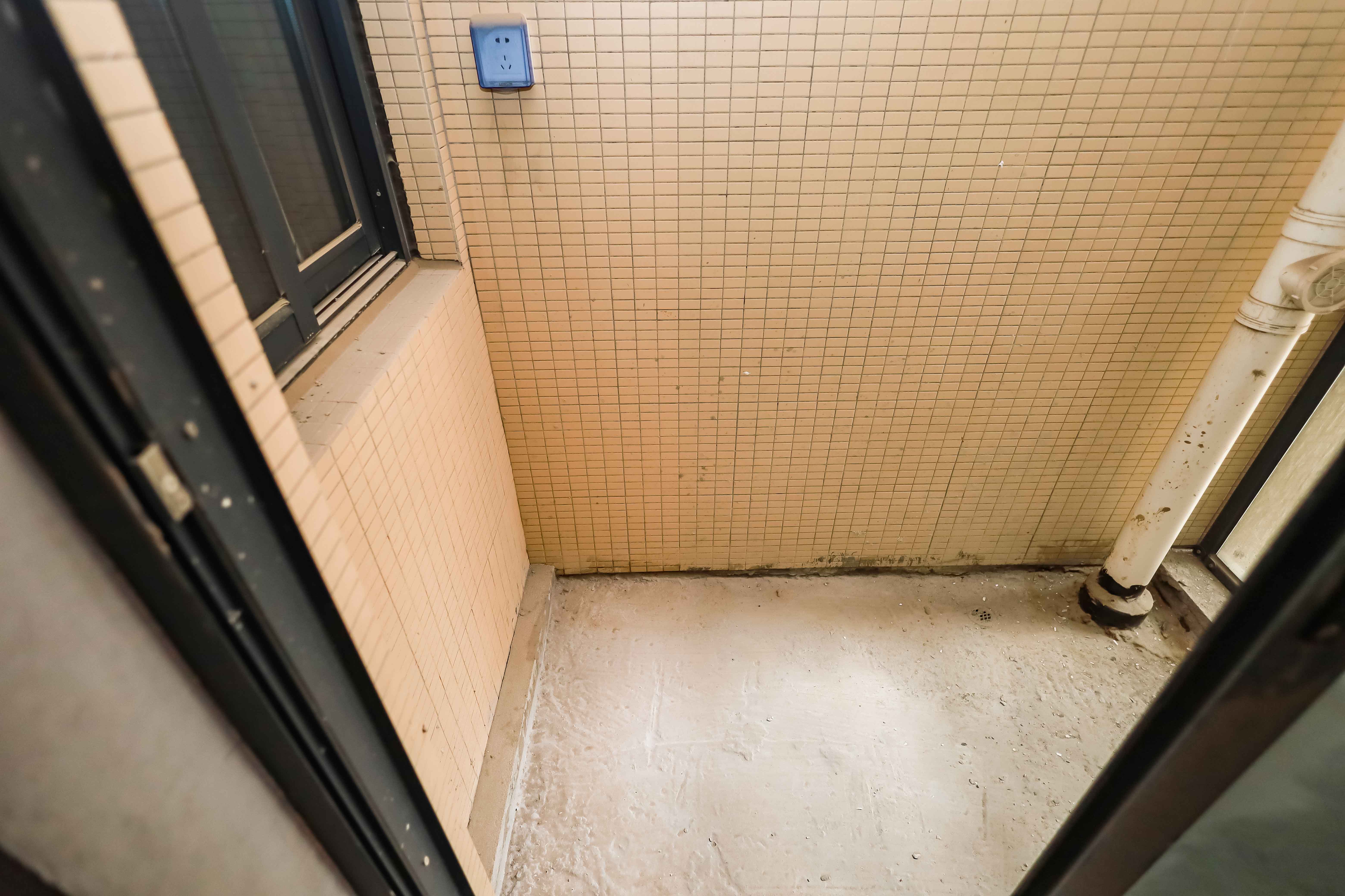 长房云时代  3室2厅1卫   95.00万阳台
