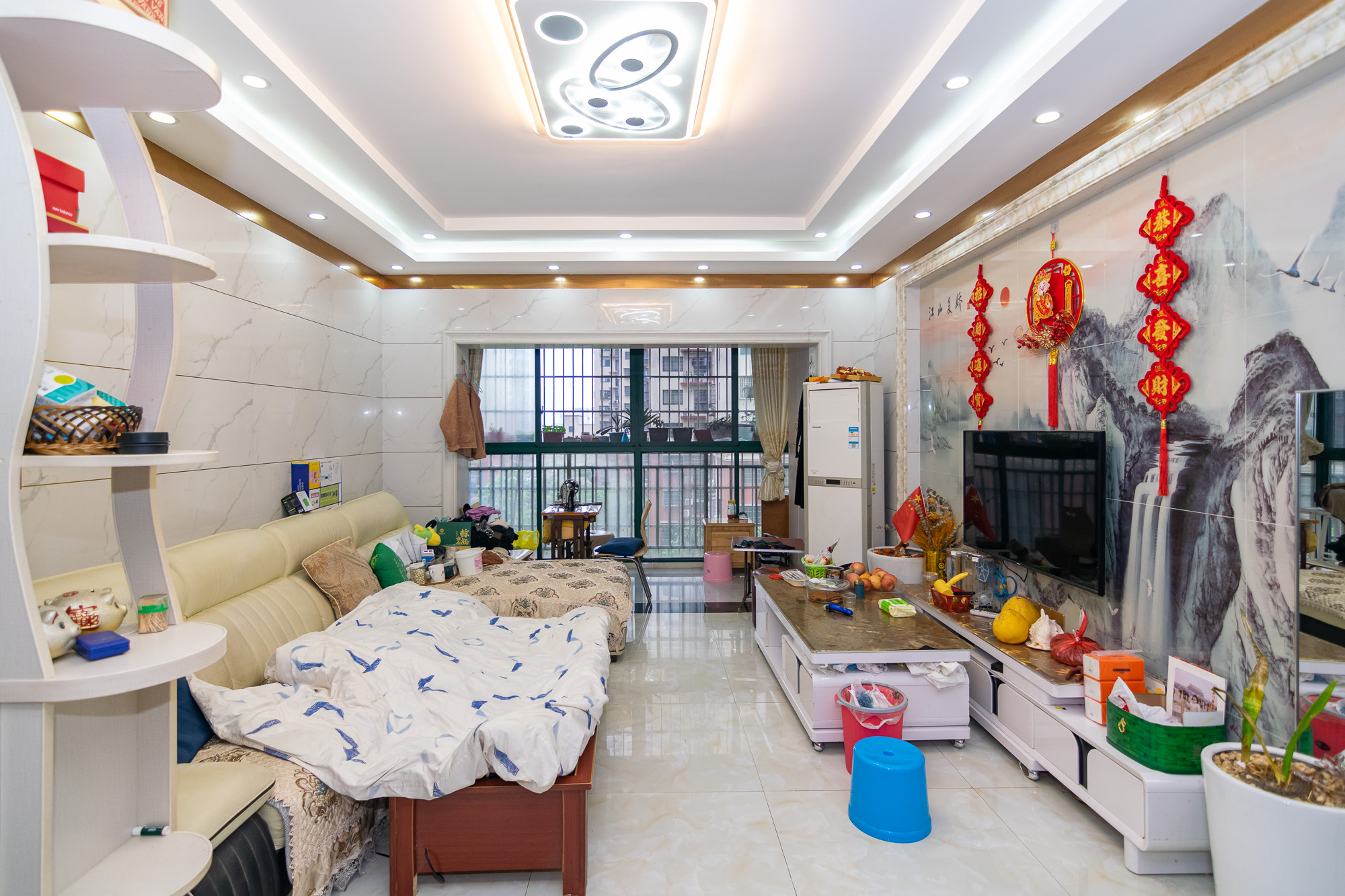 红建滨水铭城 3室2厅1卫 64.0万 红建滨水铭城 3室2厅1卫 64.0万客厅