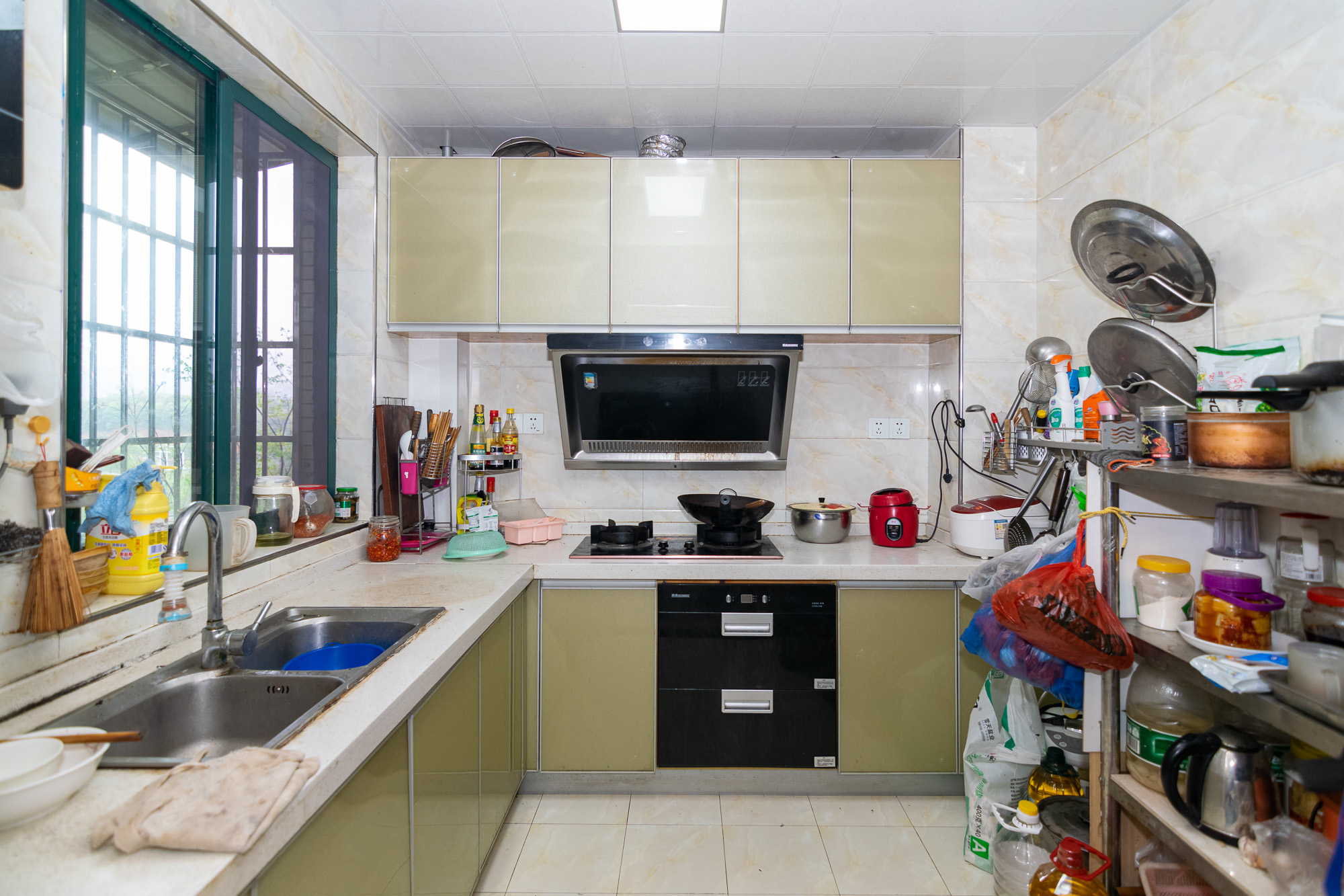 红建滨水铭城 3室2厅1卫 64.0万 红建滨水铭城 3室2厅1卫 64.0万厨房