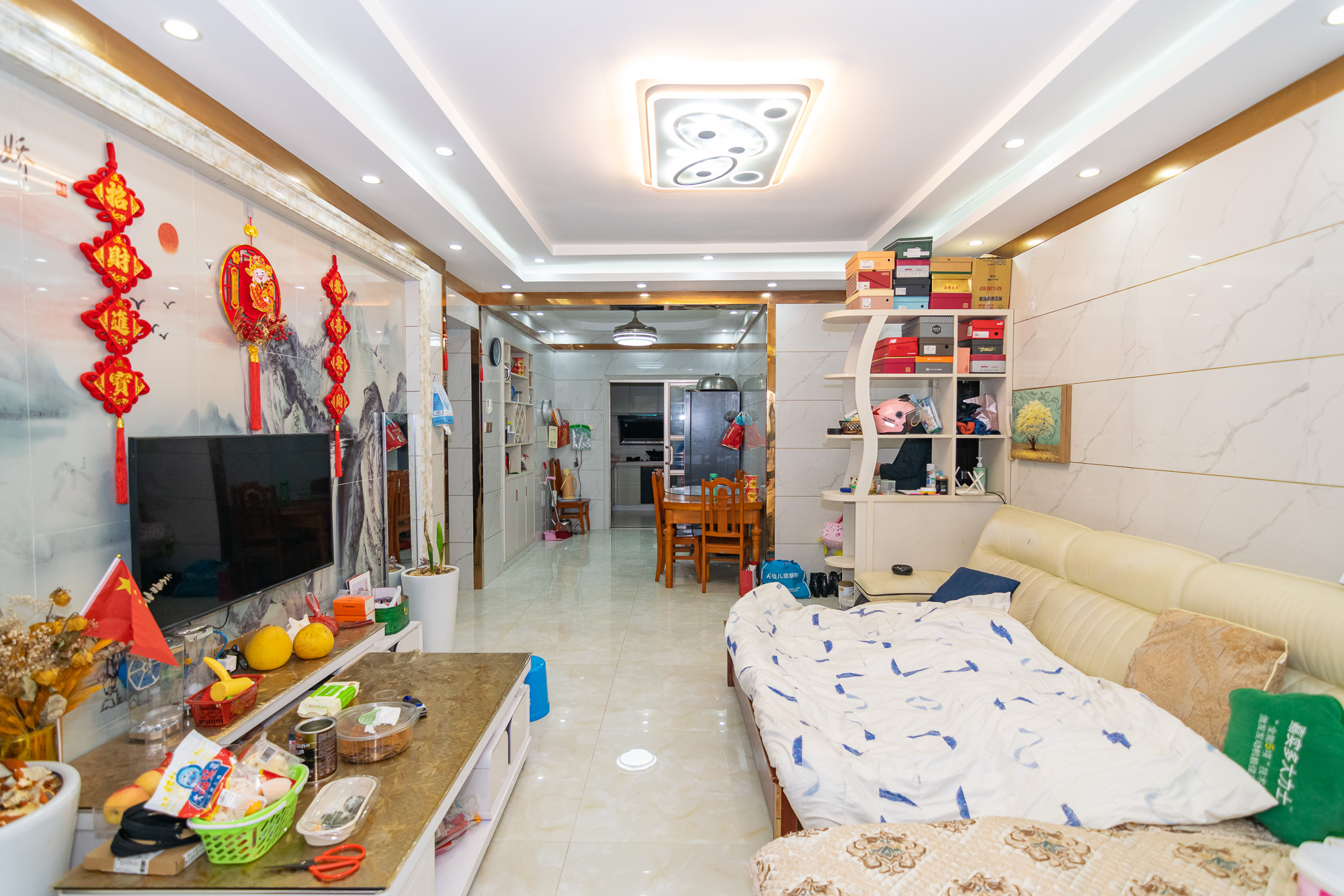 红建滨水铭城 3室2厅1卫 64.0万 红建滨水铭城 3室2厅1卫 64.0万客厅