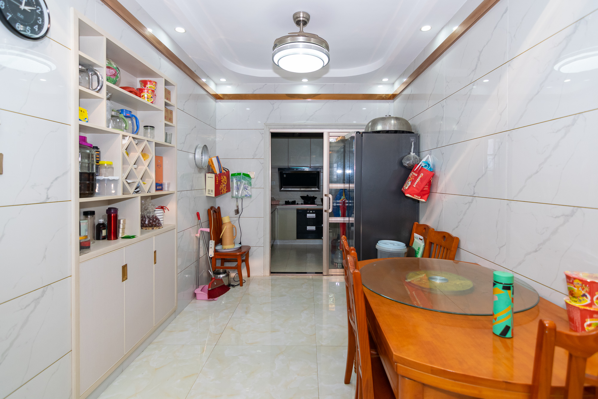 红建滨水铭城 3室2厅1卫 64.0万 红建滨水铭城 3室2厅1卫 64.0万客厅