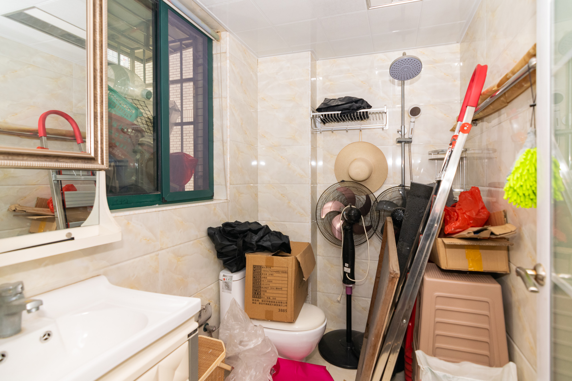 红建滨水铭城 3室2厅1卫 64.0万 红建滨水铭城 3室2厅1卫 64.0万卫生间