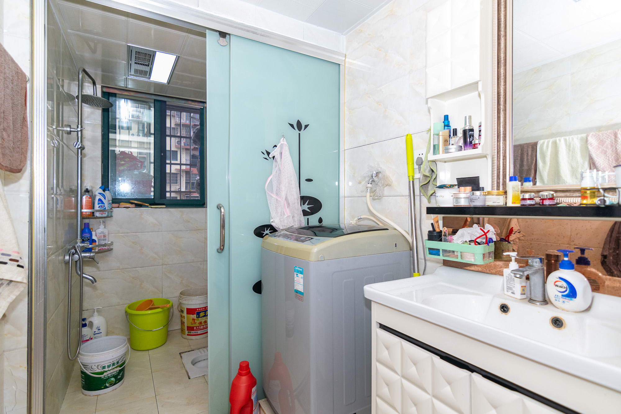 红建滨水铭城 3室2厅1卫 64.0万 红建滨水铭城 3室2厅1卫 64.0万卫生间