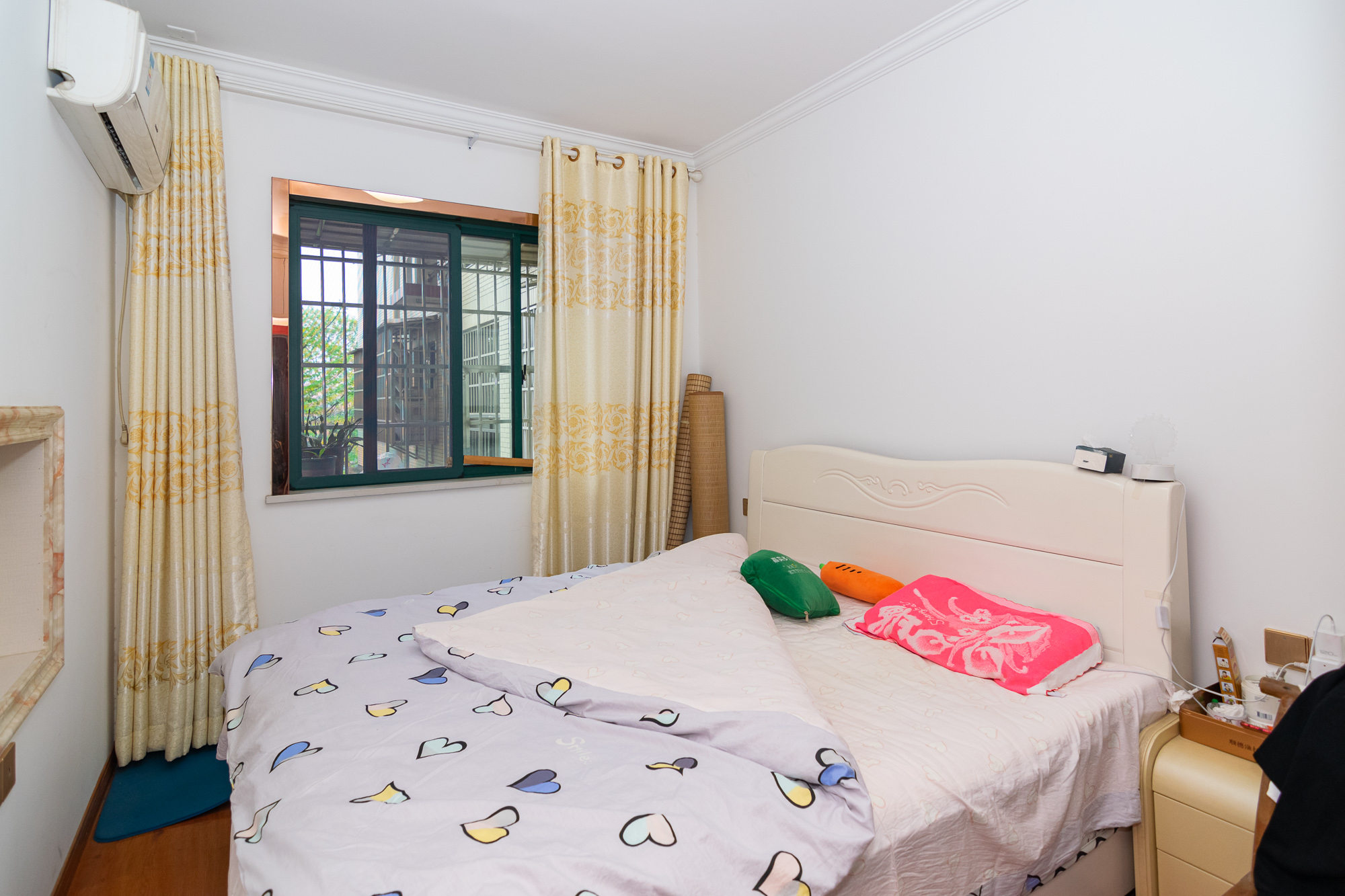 红建滨水铭城 3室2厅1卫 64.0万 红建滨水铭城 3室2厅1卫 64.0万卧室