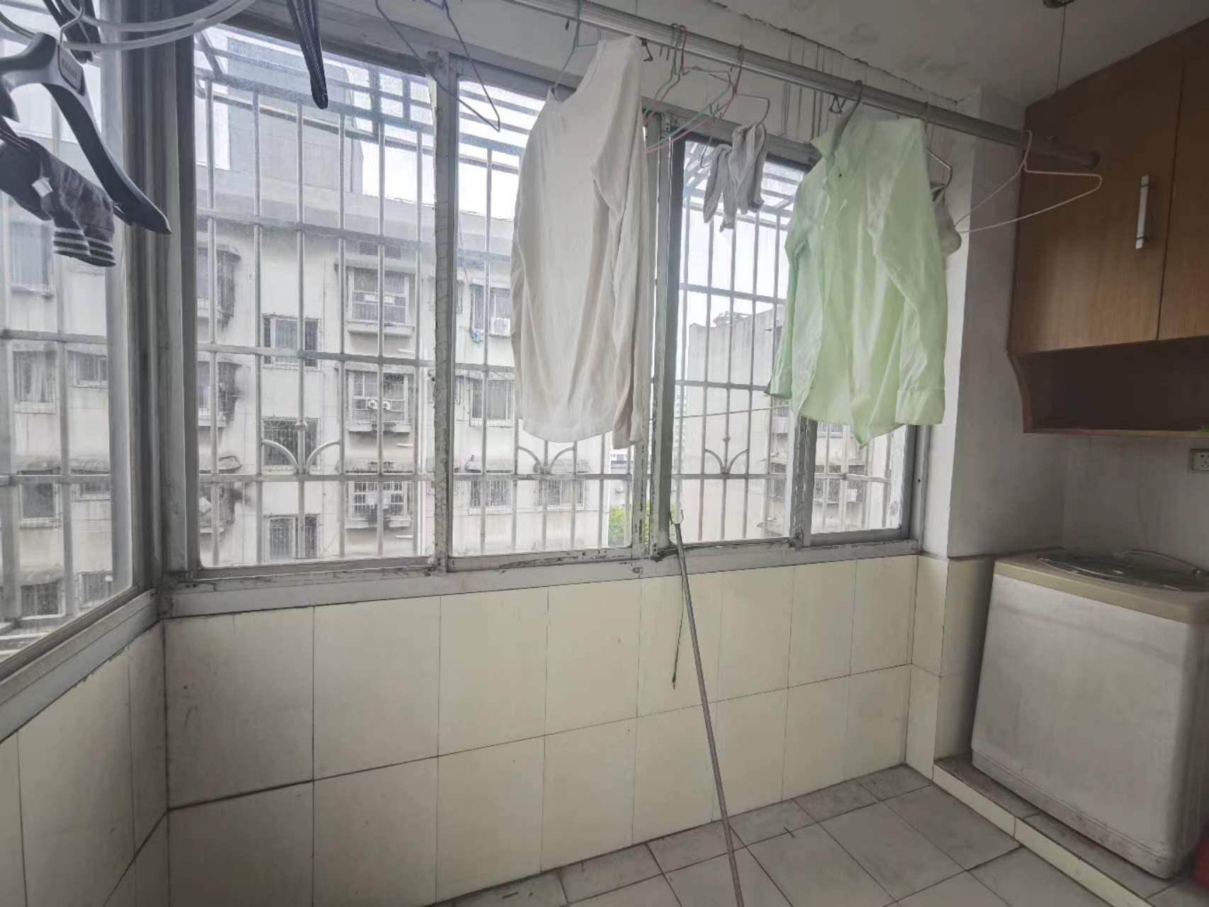 华西楼 2室1厅1卫 25.0万 华西楼 2室1厅1卫 25.0万室内图