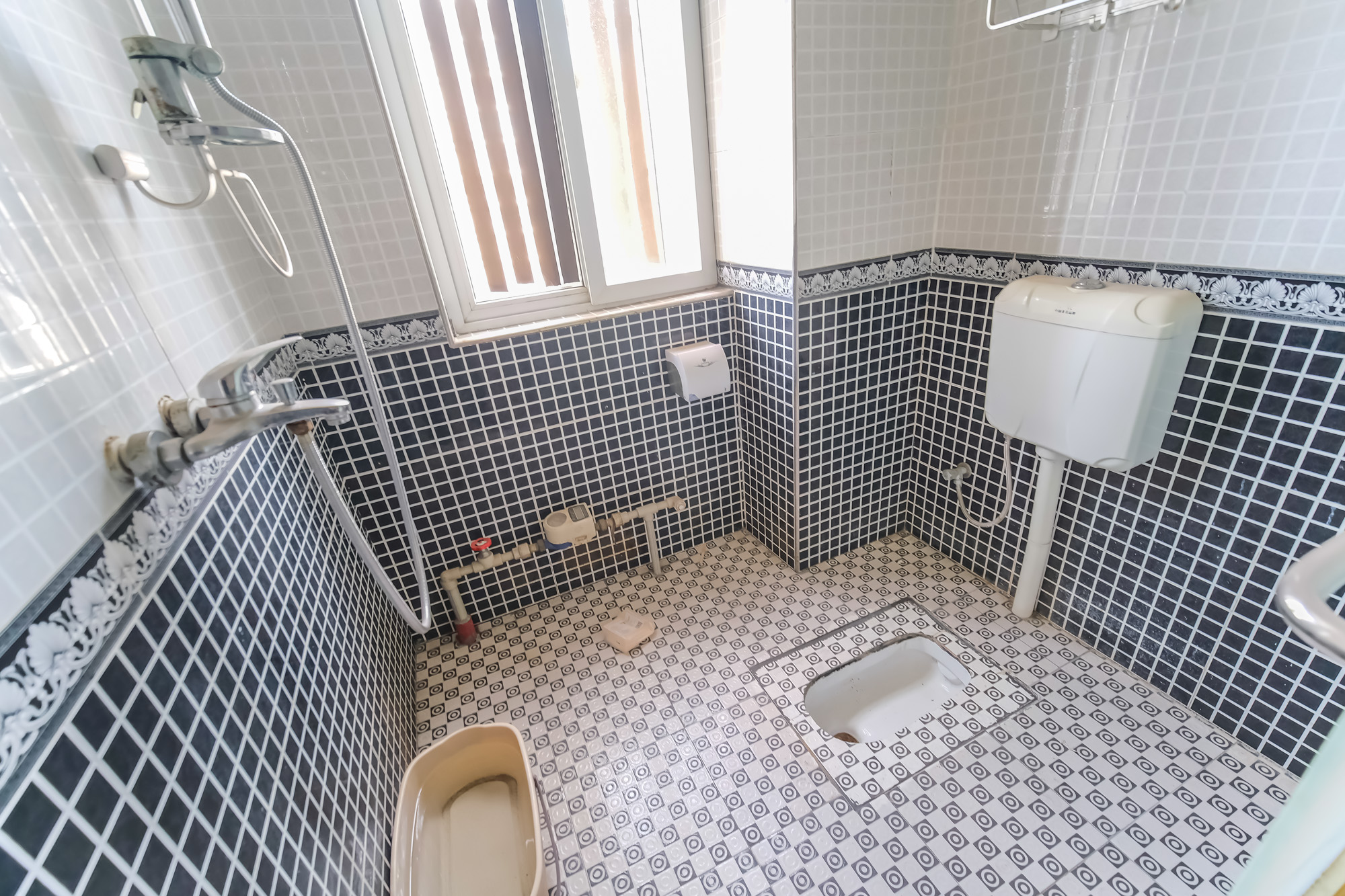 山水湾  4室2厅2卫   80.00万卫生间