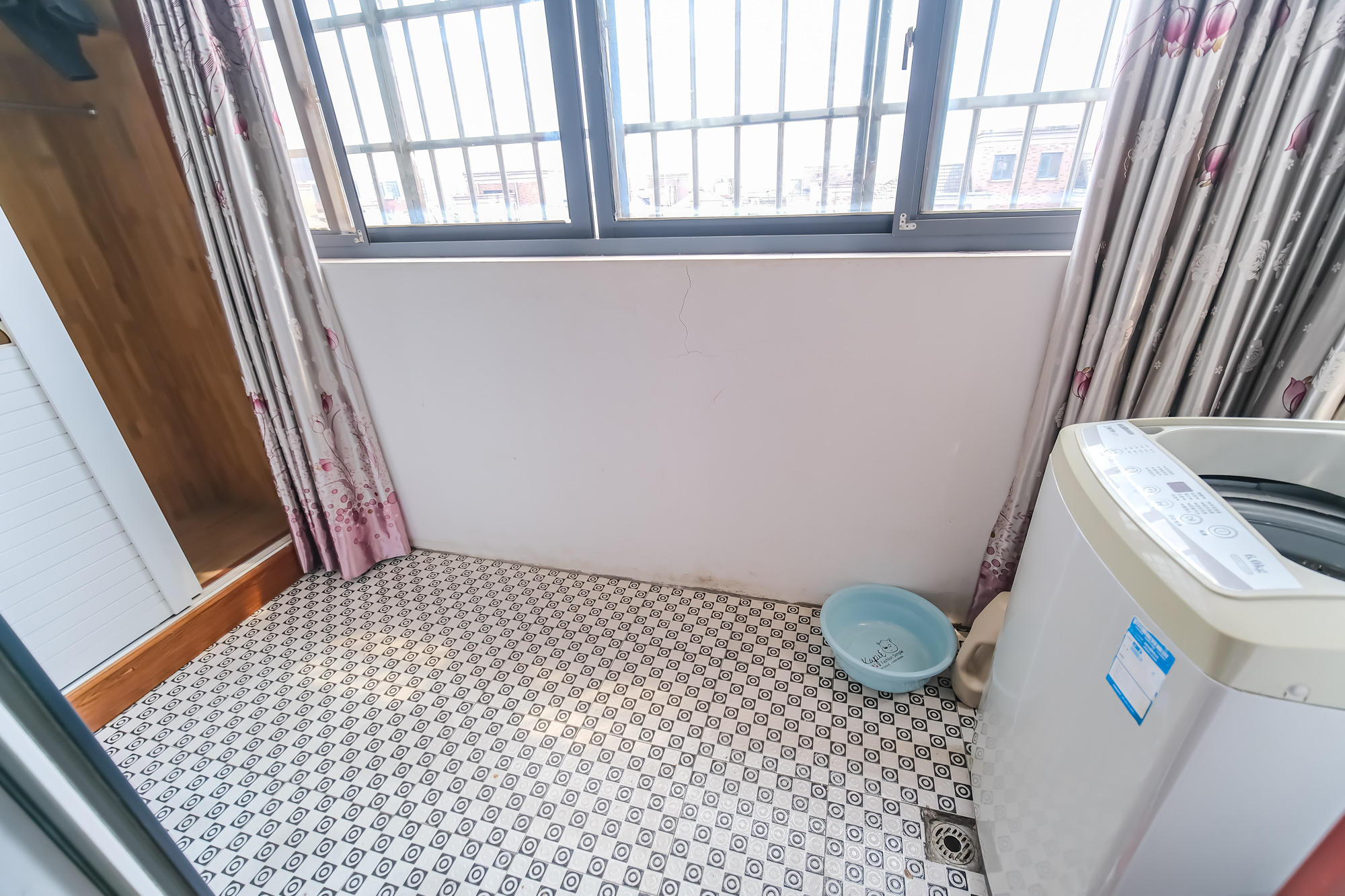 山水湾  4室2厅2卫   80.00万阳台