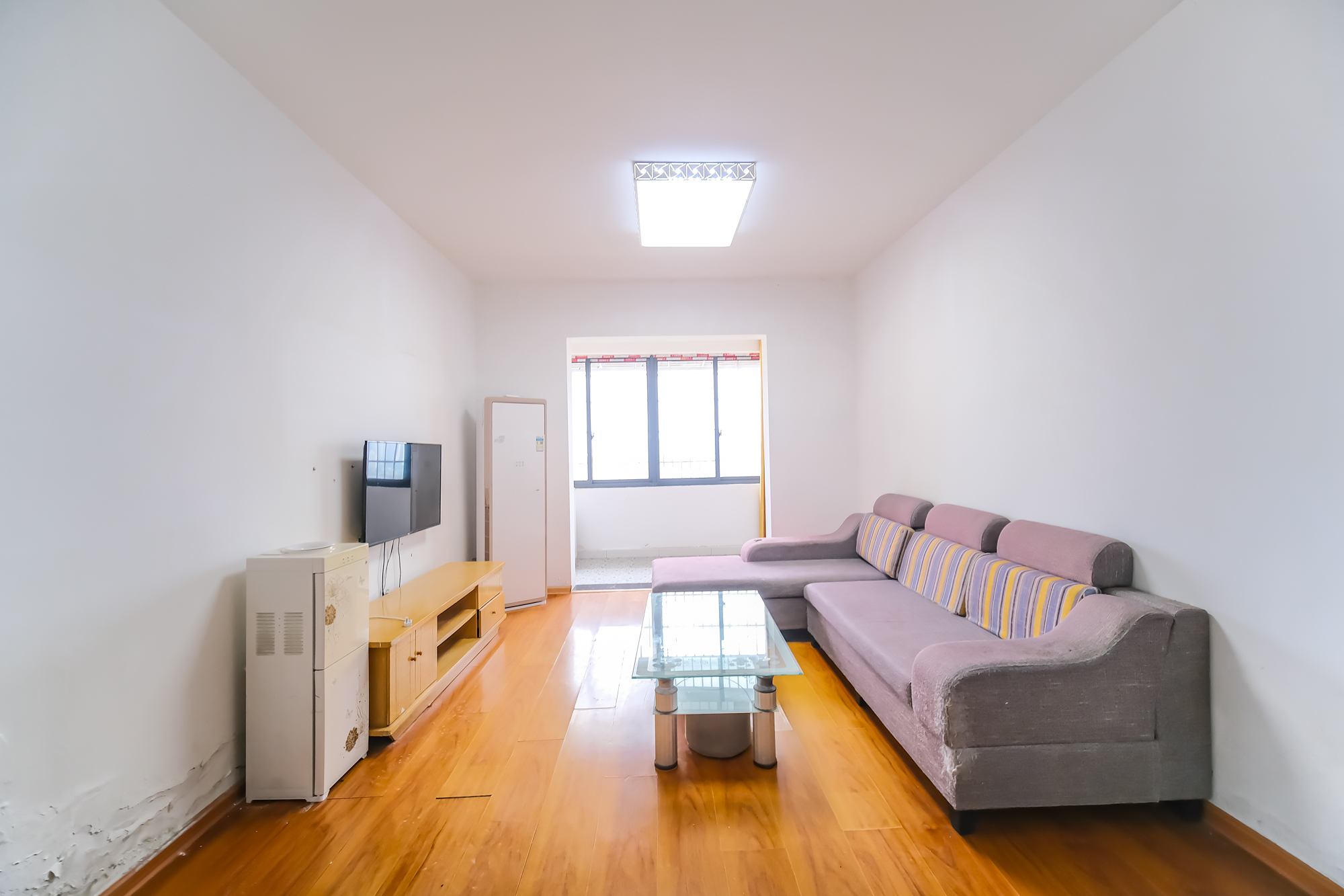 月亮湾草莓街区一、二期  3室2厅1卫    65.8万 月亮湾草莓街区一、二期  3室2厅1卫    65.8万客厅