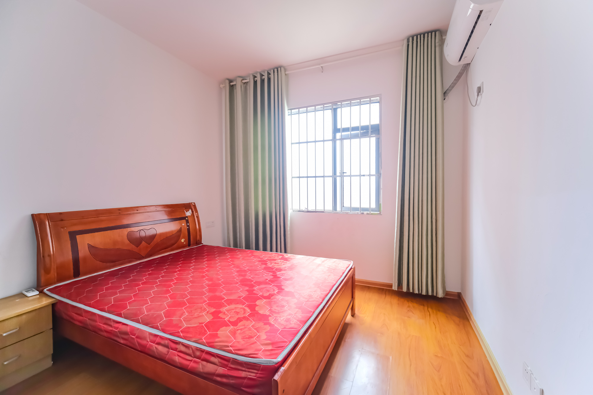 月亮湾草莓街区一、二期  3室2厅1卫    65.8万 月亮湾草莓街区一、二期  3室2厅1卫    65.8万卧室