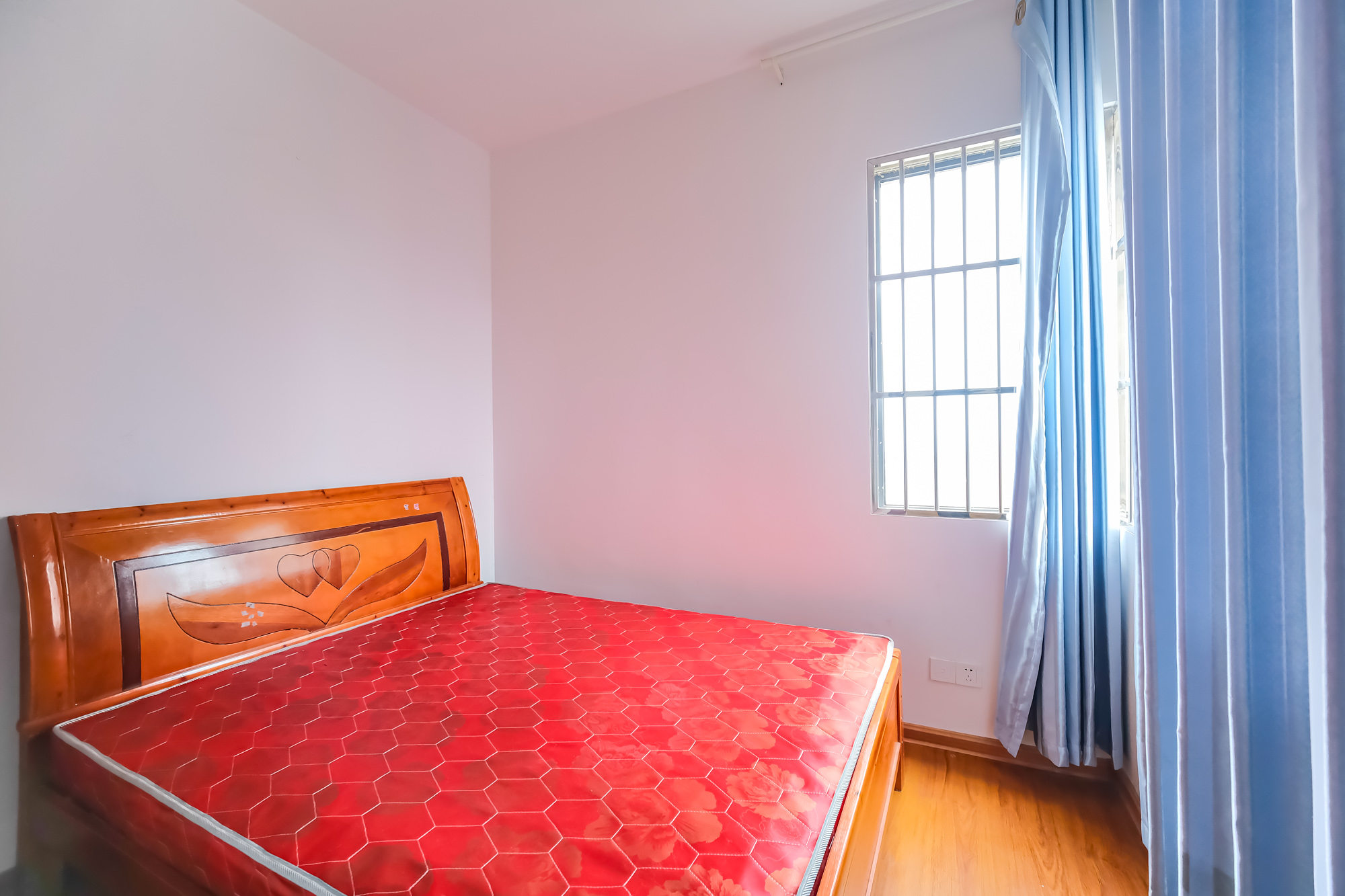 月亮湾草莓街区一、二期  3室2厅1卫    65.8万 月亮湾草莓街区一、二期  3室2厅1卫    65.8万卧室