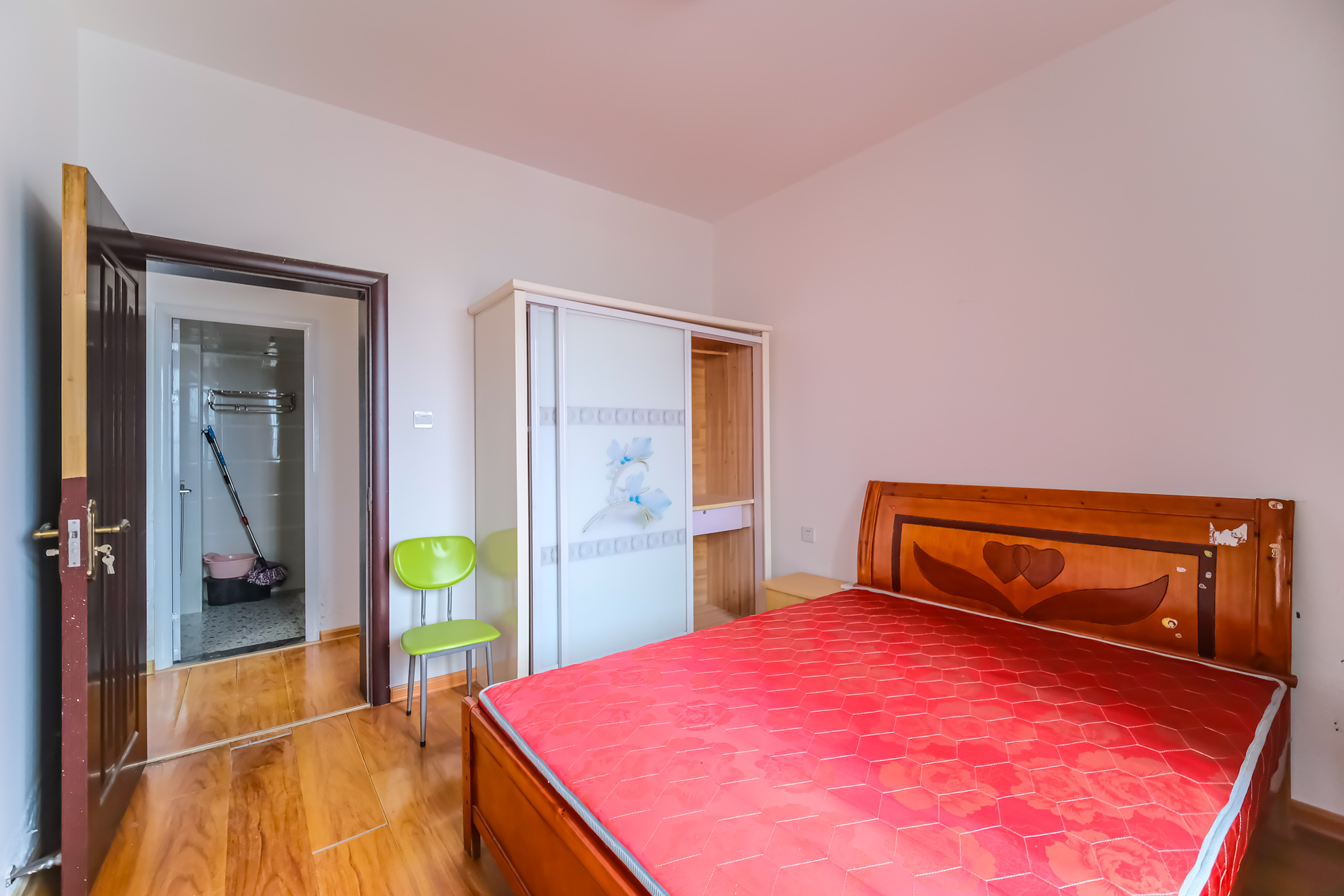 月亮湾草莓街区一、二期  3室2厅1卫    65.8万 月亮湾草莓街区一、二期  3室2厅1卫    65.8万卧室