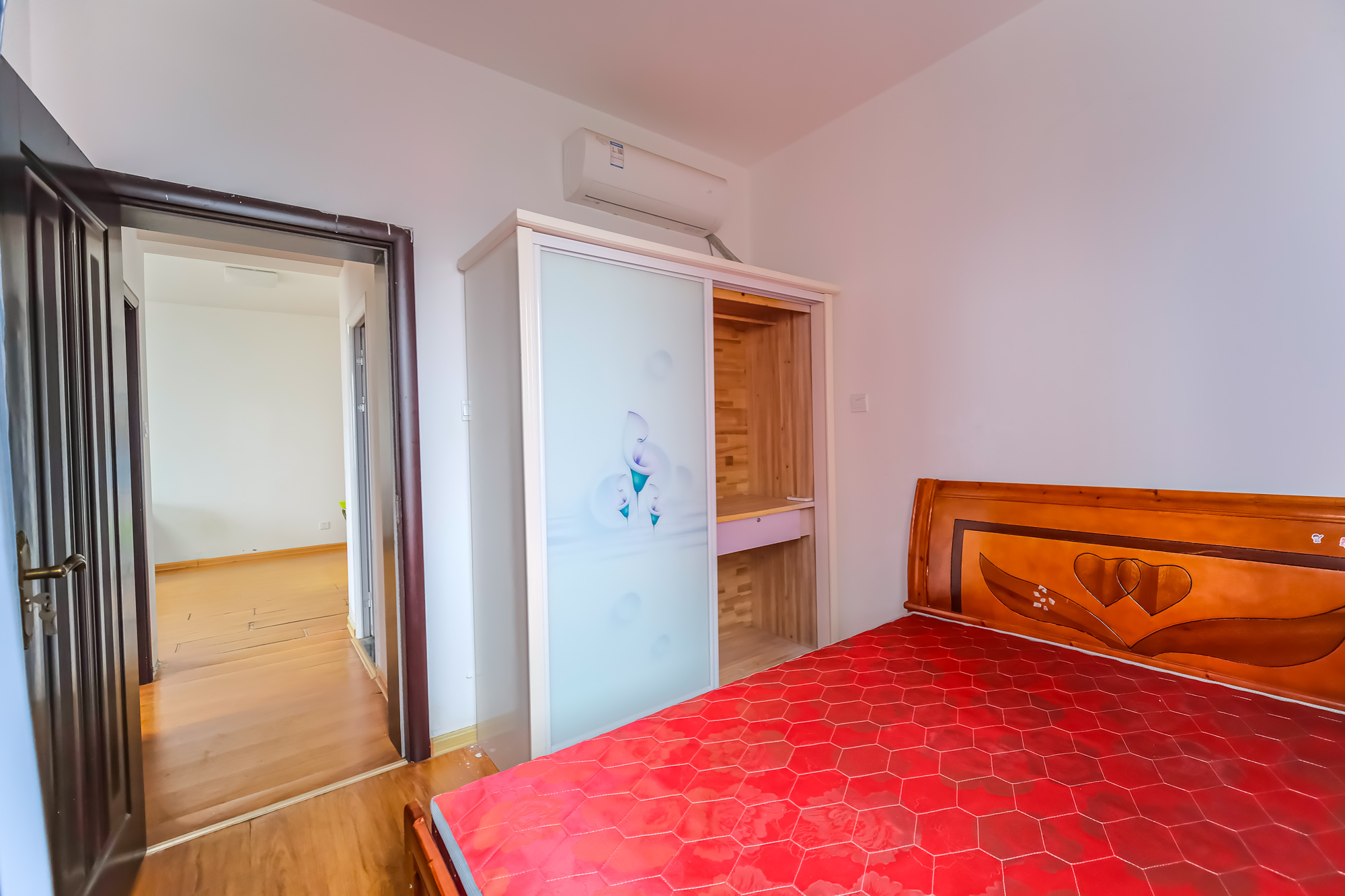 月亮湾草莓街区一、二期  3室2厅1卫    65.8万 月亮湾草莓街区一、二期  3室2厅1卫    65.8万卧室