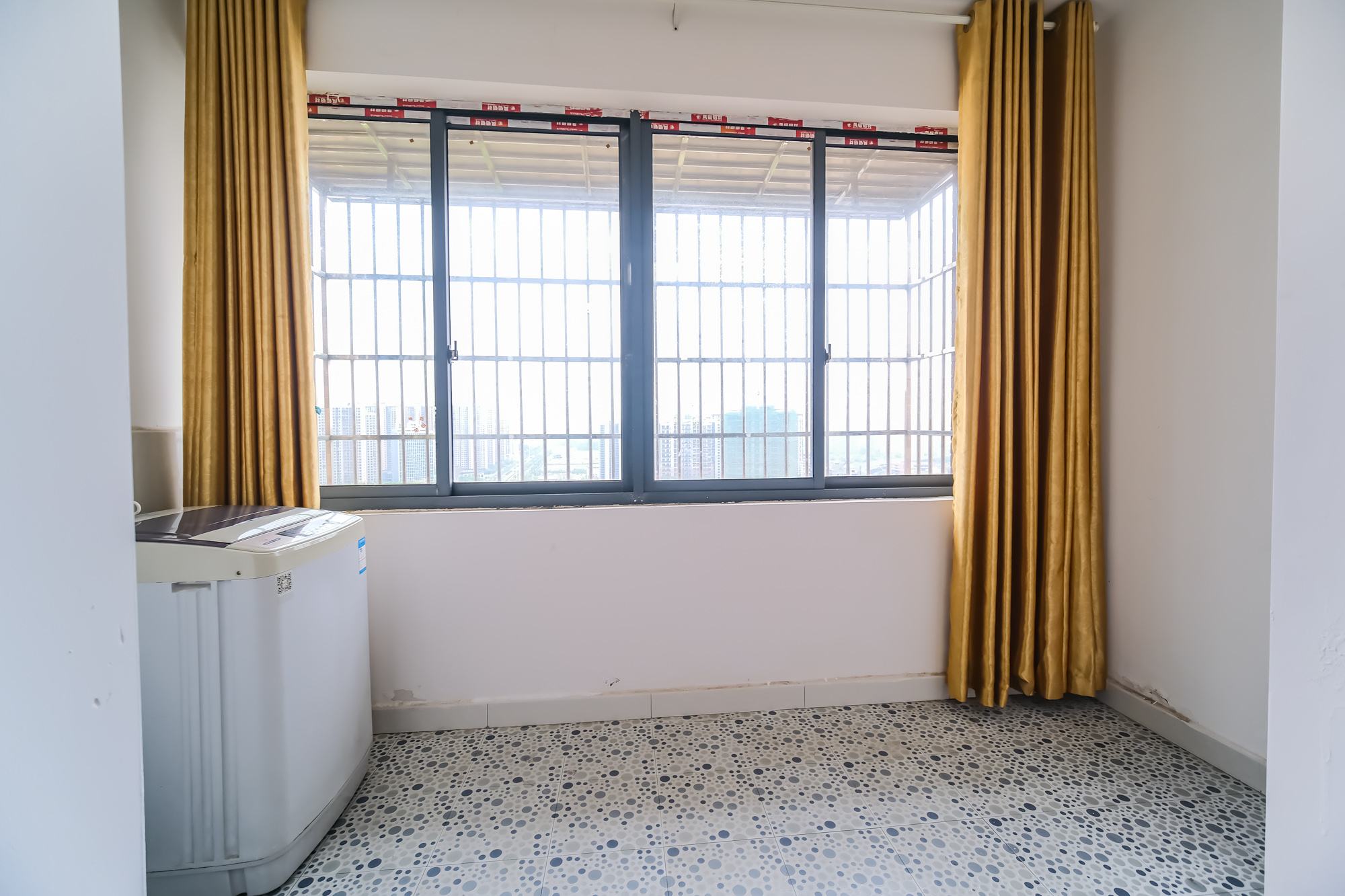 月亮湾草莓街区一、二期  3室2厅1卫    65.8万 月亮湾草莓街区一、二期  3室2厅1卫    65.8万阳台