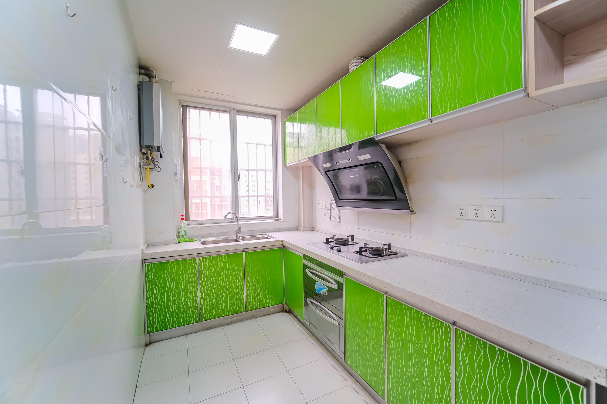 红树湾  3室2厅2卫    83.8万厨房