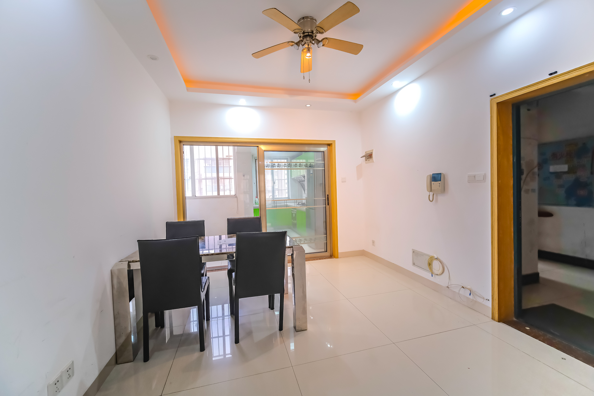 红树湾  3室2厅2卫    83.8万客厅