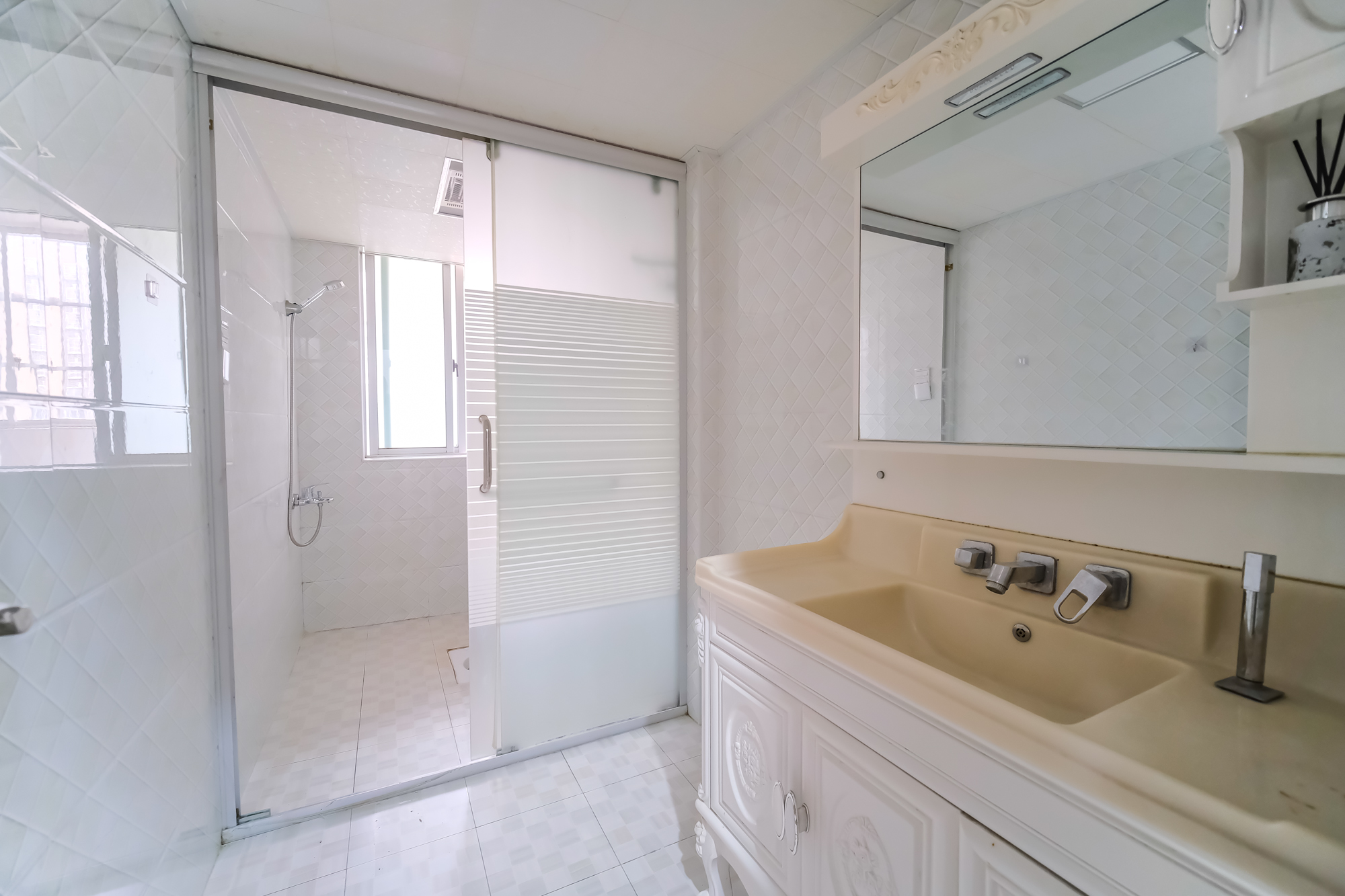 红树湾  3室2厅2卫    83.8万卫生间